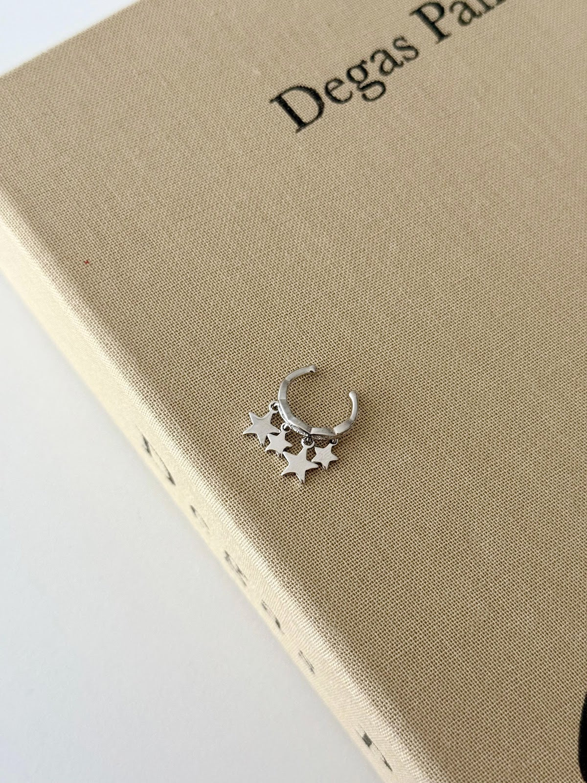 Silver Dangle Star Charms Band Ear Cuff - CW1EARCUFF0084 | Wholesale Stainless Steel Jewelry Catwalk Jewellery Europe
