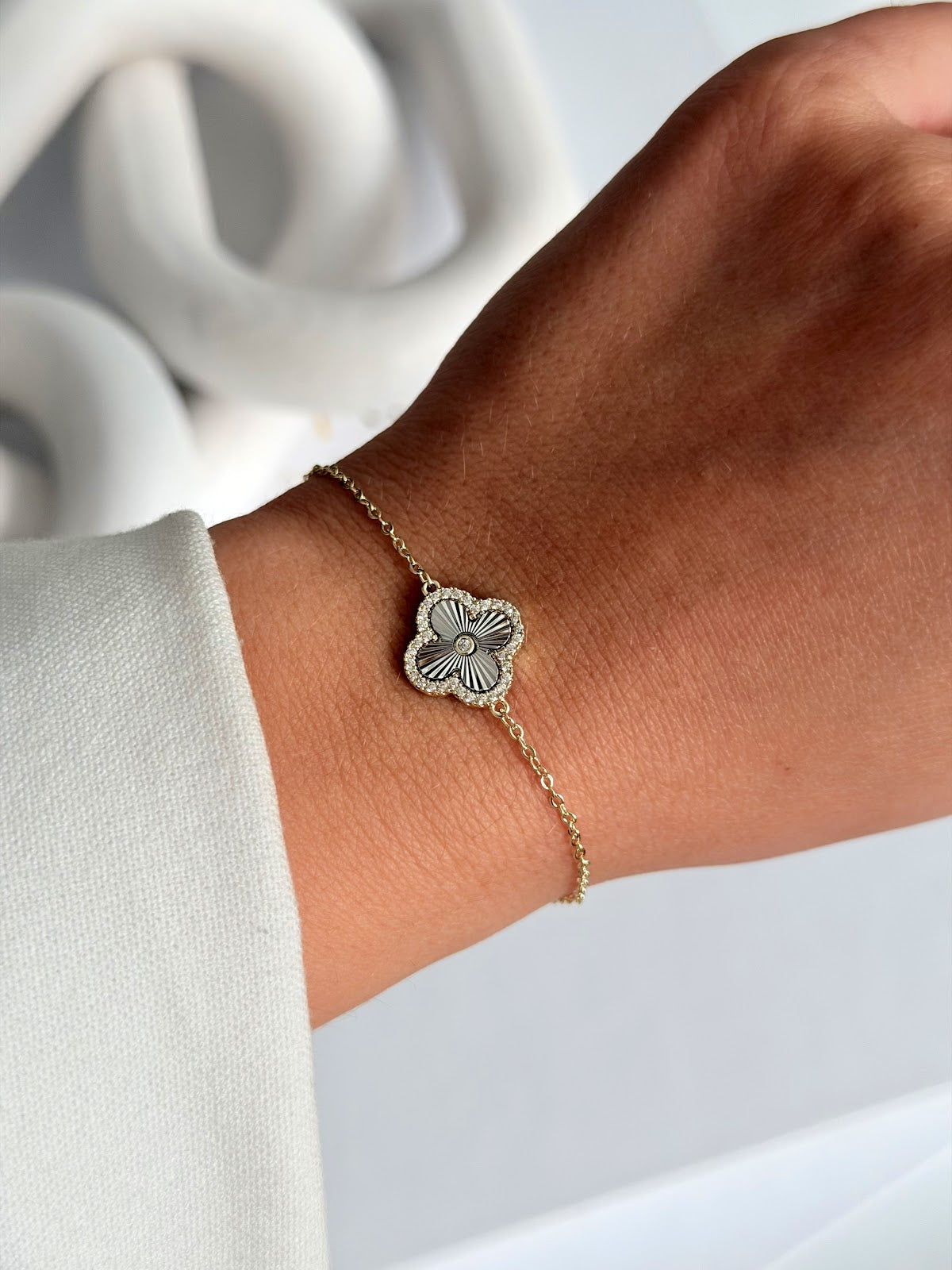 Two Tone CZ Pave Ribbed Clover Motif Chain Bracelet - CW1VPBRCLT003 | Wholesale Stainless Steel Jewelry Catwalk Jewellery Europe