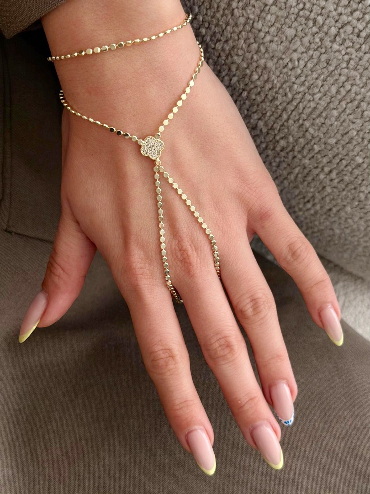 Gold CZ Pave Four Leaf Clover Flat Disc Chain Hand Chain - CW1HANDCHAIN0017 | Wholesale Stainless Steel Jewelry Catwalk Jewellery Europe