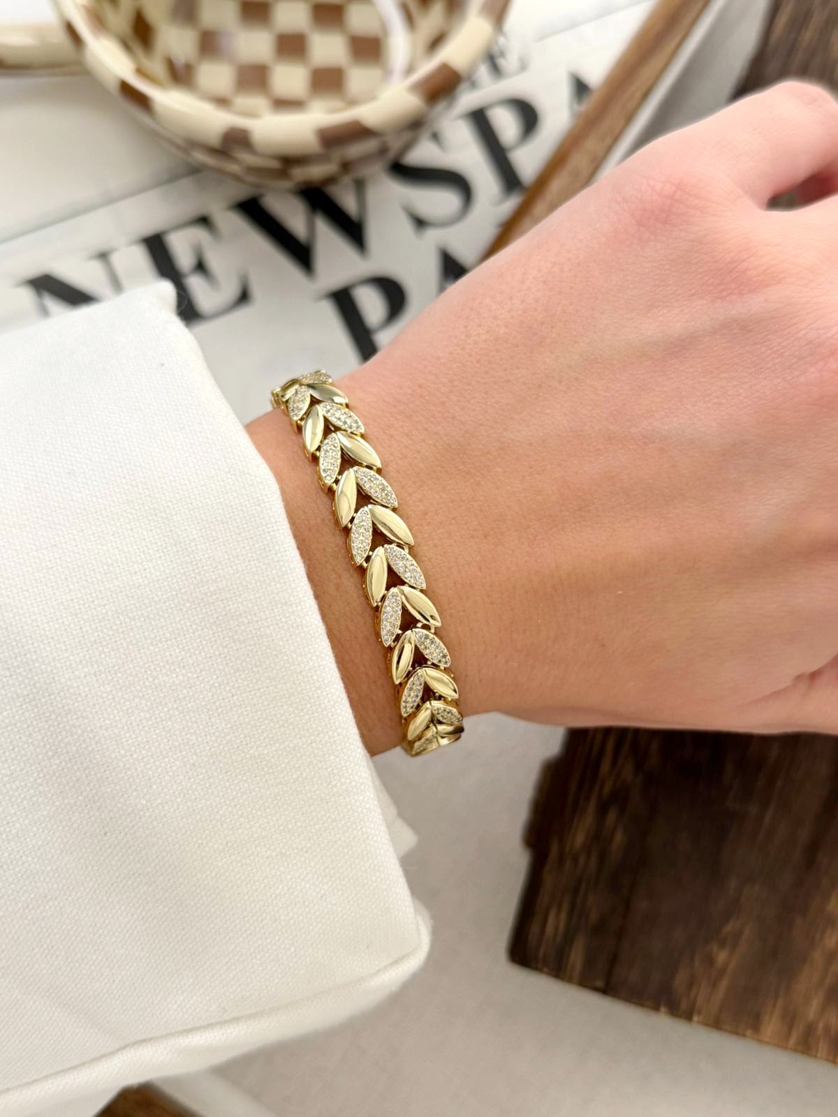 Gold CZ Pave Overlapping Leaf Motif Link Bracelet - CW1VPBRCLT00129 | Wholesale Stainless Steel Jewelry Catwalk Jewellery Europe