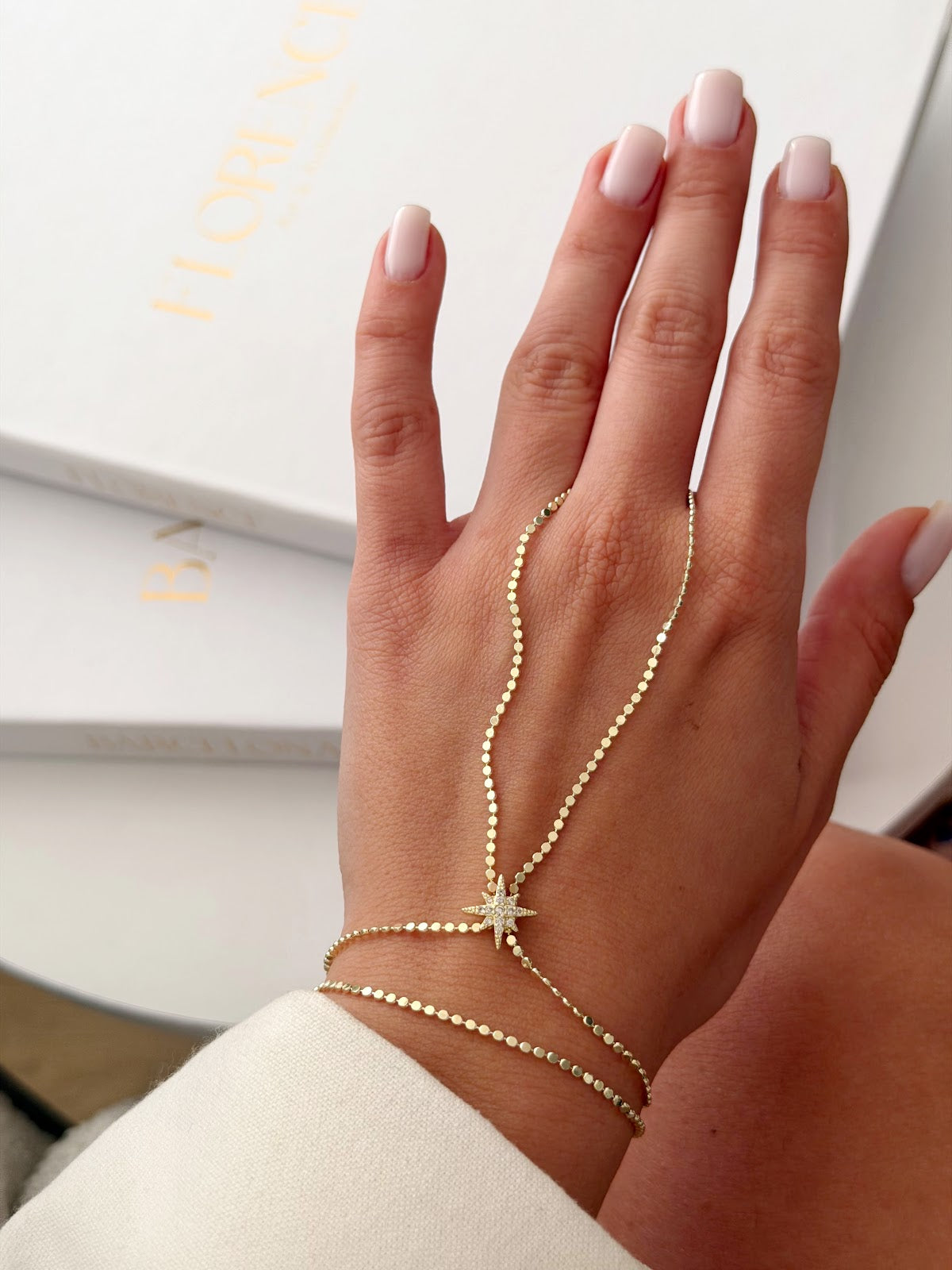 Gold CZ Pave Starburst Flat Disc Chain Hand Chain - CW1HANDCHAIN0033 | Wholesale Stainless Steel Jewelry Catwalk Jewellery Europe