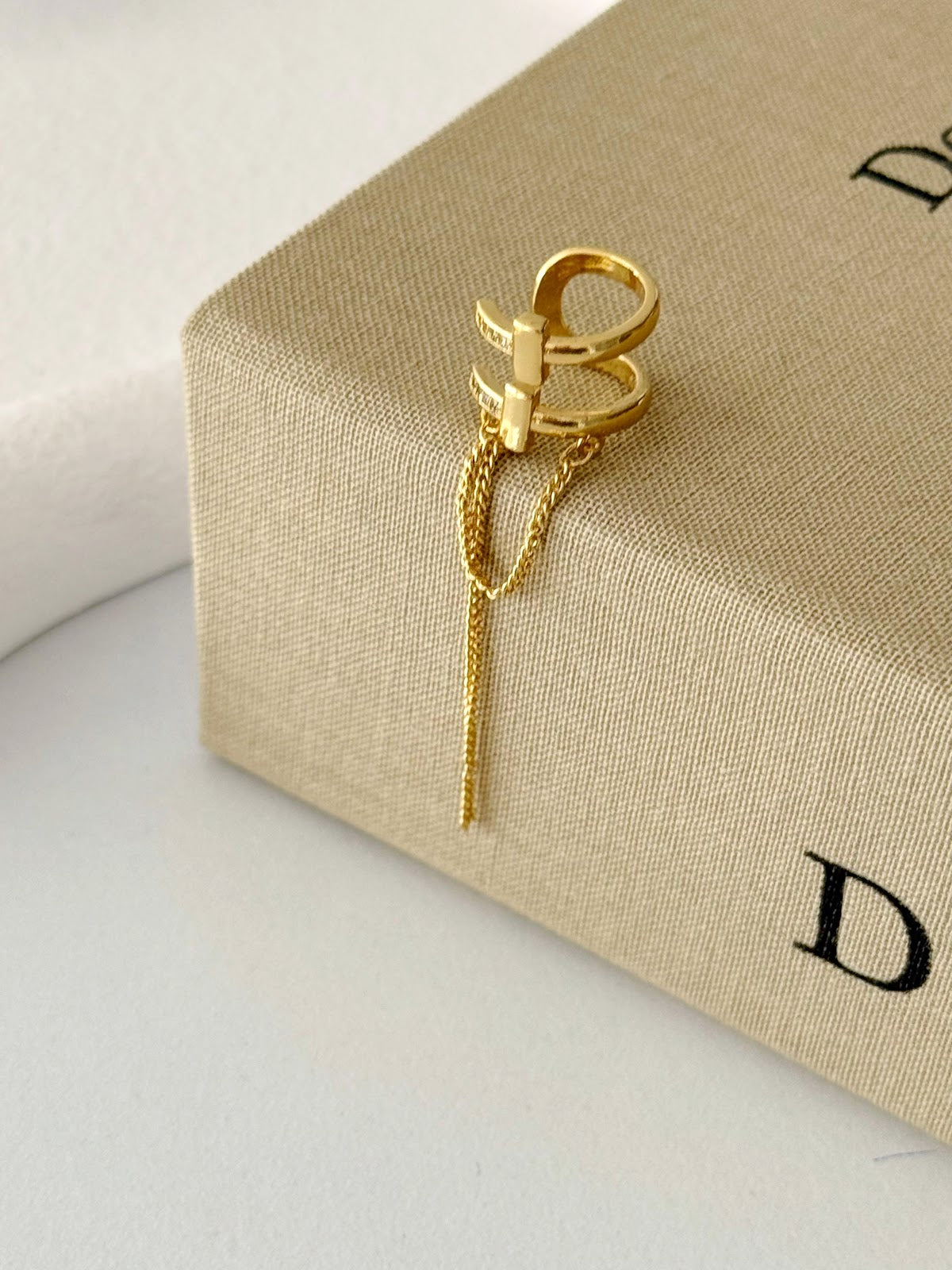 Gold CZ Pave Double Band Chain Dangle Ear Cuff - CW1EARCUFF00126 | Wholesale Stainless Steel Jewelry Catwalk Jewellery Europe