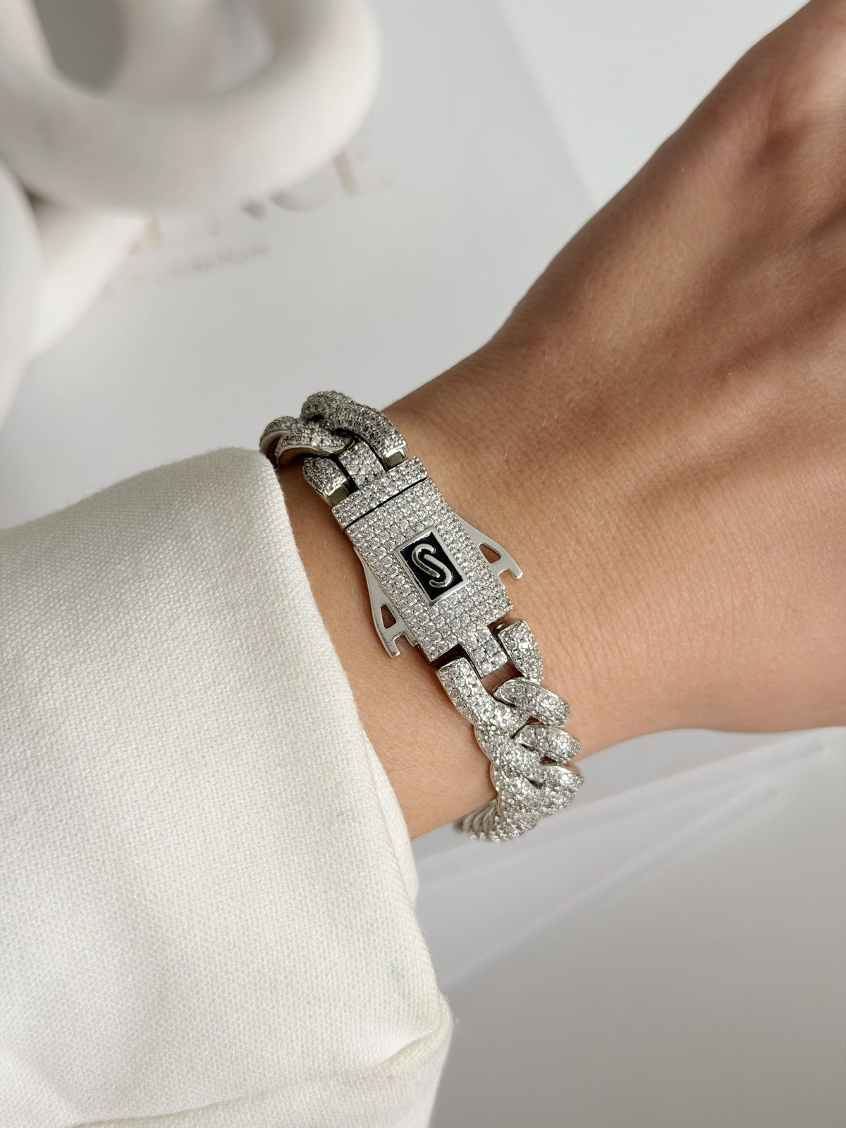 Silver Iced Out CZ Pave Chunky Curb Chain Bracelet With S Logo Clasp - CW1VPBRCLT00281 | Wholesale Stainless Steel Jewelry Catwalk Jewellery Europe
