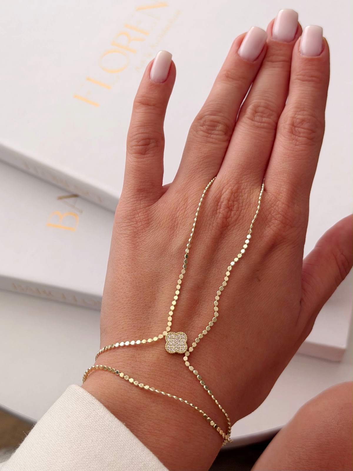 Gold CZ Pave Four Leaf Clover Flat Disc Chain Hand Chain - CW1HANDCHAIN0036 | Wholesale Stainless Steel Jewelry Catwalk Jewellery Europe