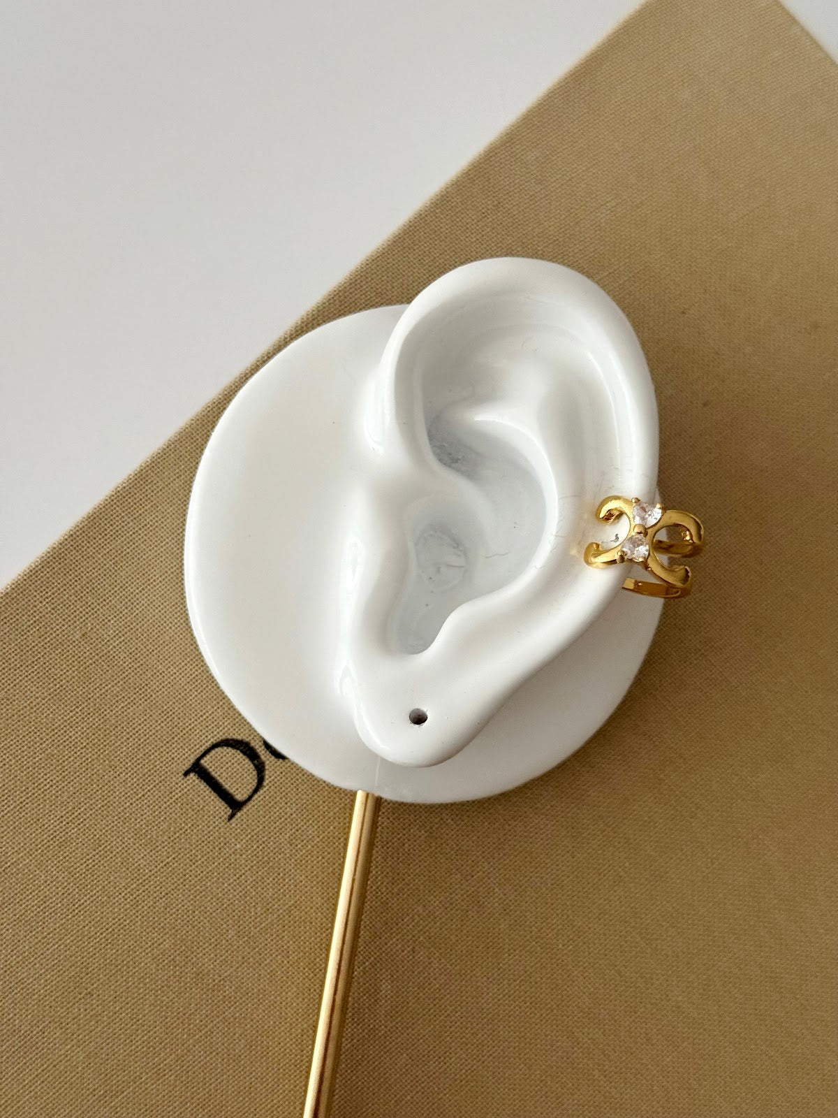 Gold Bezel Set Three Oval CZ Band Ear Cuff - CW1EARCUFF004 | Wholesale Stainless Steel Jewelry Catwalk Jewellery Europe