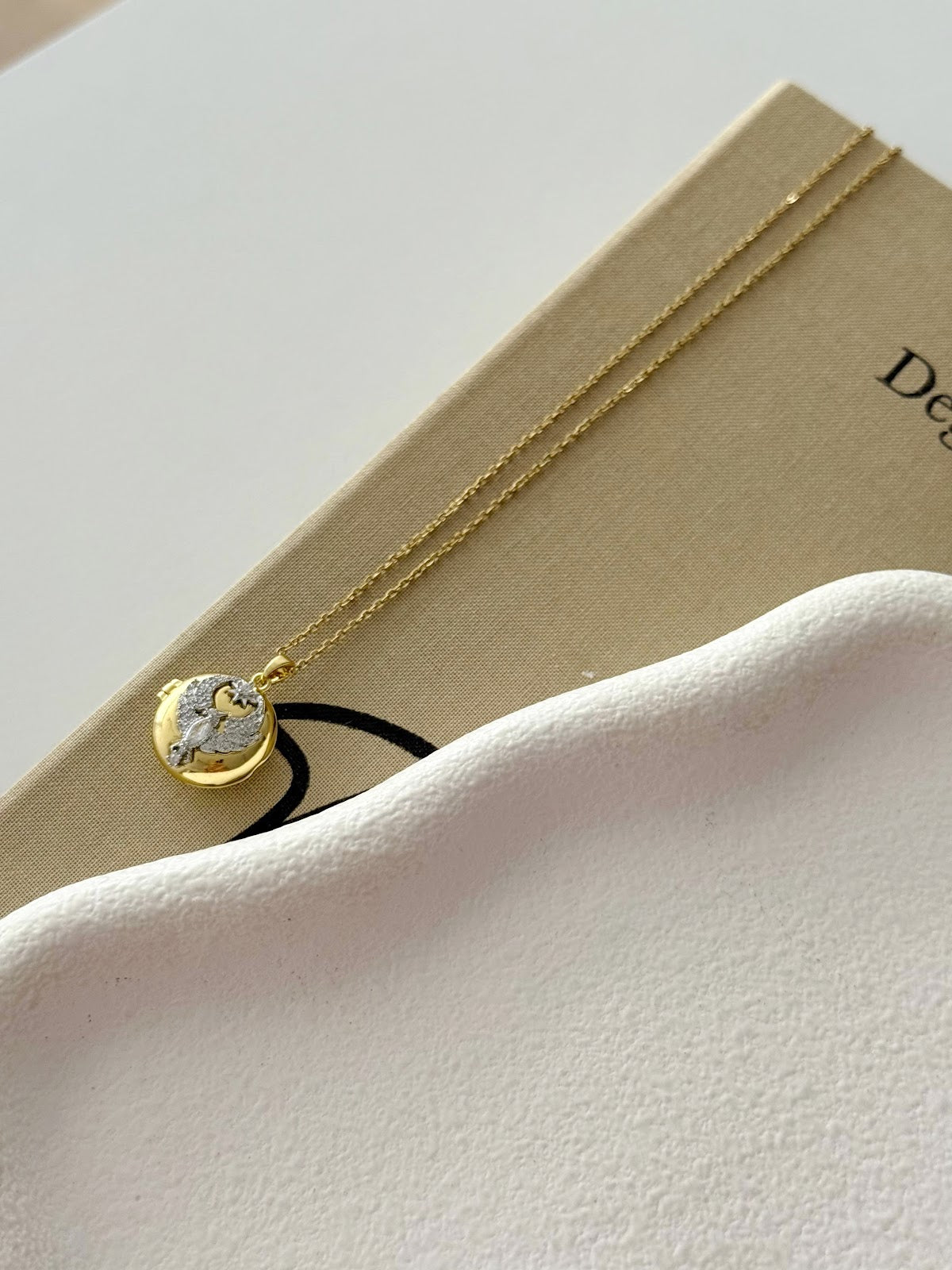 Gold CZ Pave Angel Crescent Moon Round Locket Pendant Necklace - CW1NKL003 | Wholesale Stainless Steel Jewelry Catwalk Jewellery Europe