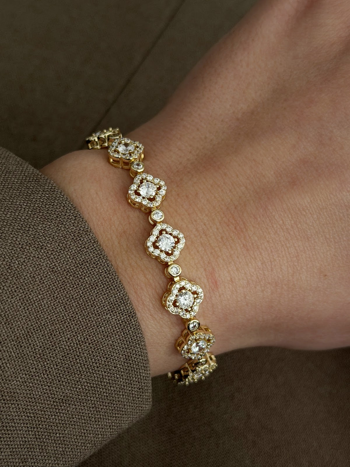 Gold CZ Pave Clover Motif Tennis Bracelet - CW1VPBRCLT00260 | Wholesale Stainless Steel Jewelry Catwalk Jewellery Europe