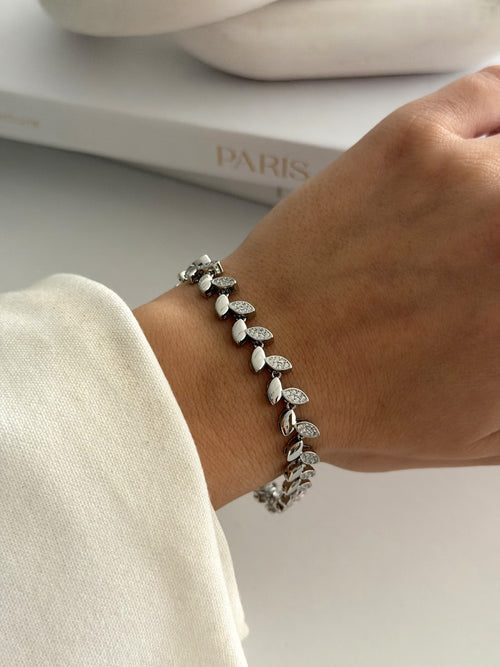 6.7€) Cw1vpbrclt0011 Silver CZ Pave Overlapping Leaf Motif Link Bracelet - 6.7€) CW1VPBRCLT0011-silver-cz-pave-overlapping-leaf-motif-link-bracelet | Wholesale Stainless Steel Jewelry Catwalk Jewellery Europe