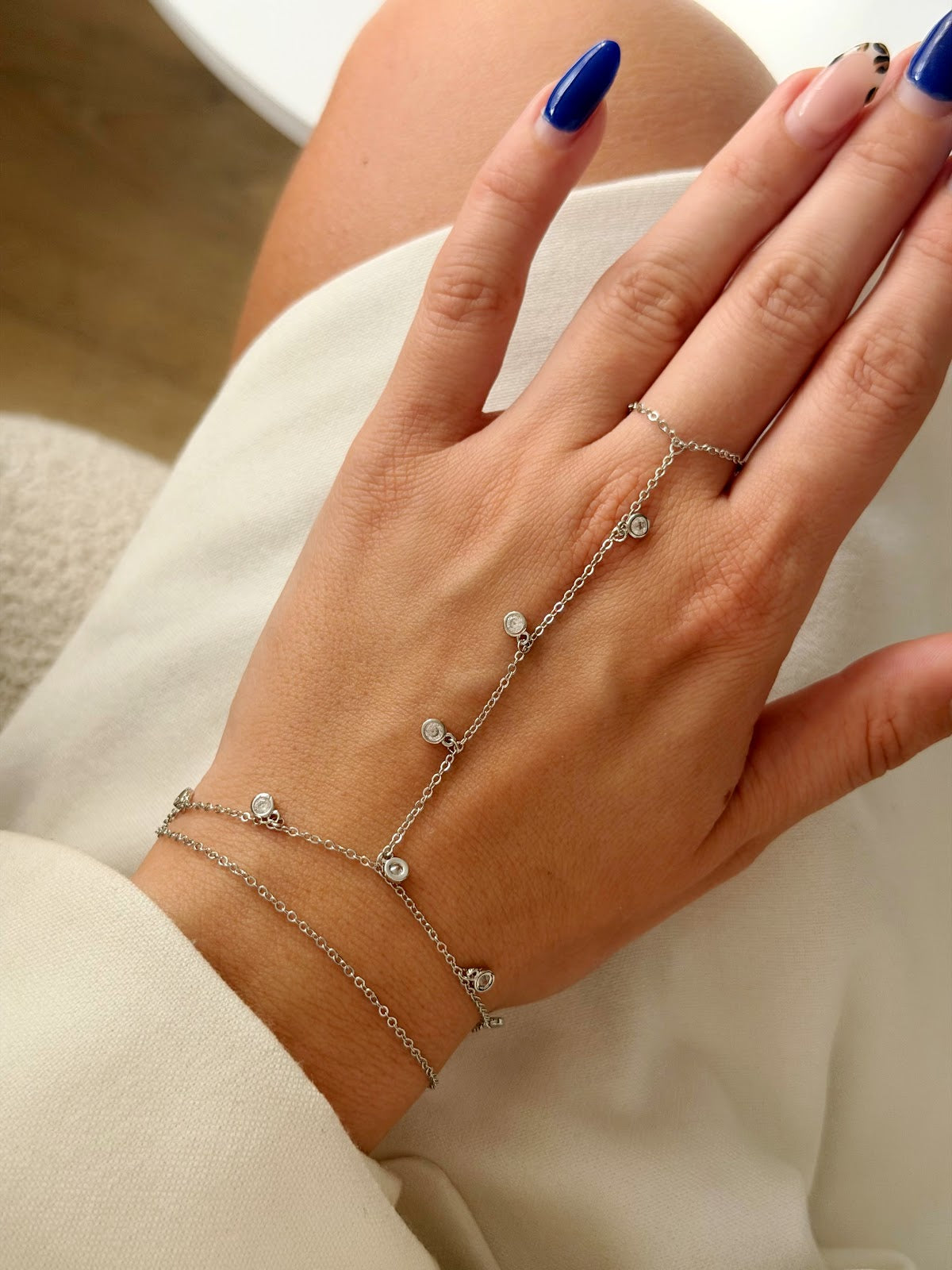 Silver Bezel Solitaire CZ Station Dangle Hand Chain - CW1HANDCHAIN0068 | Wholesale Stainless Steel Jewelry Catwalk Jewellery Europe