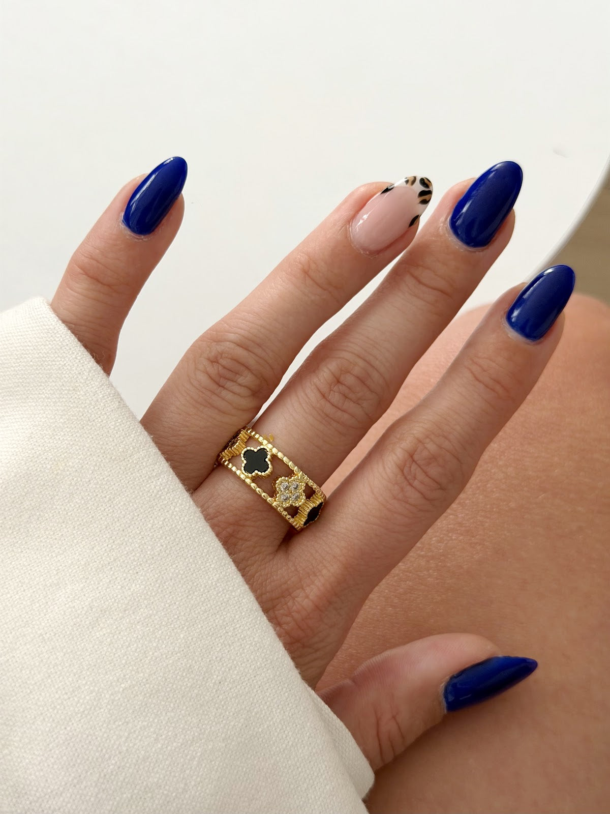 Gold Black Enamel And CZ Pave Clover Cutout Band Ring - CW1RING00170 | Wholesale Stainless Steel Jewelry Catwalk Jewellery Europe