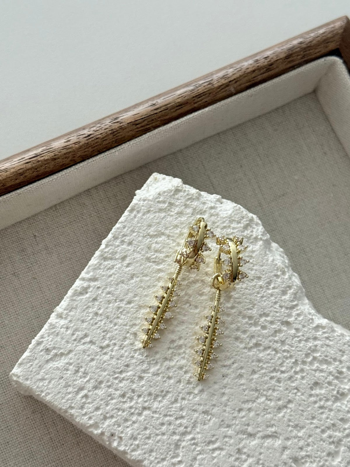 Gold CZ Pave Spiked Vine Dangle Huggie Hoop Earrings - CW1VPEARNG00156 | Wholesale Stainless Steel Jewelry Catwalk Jewellery Europe