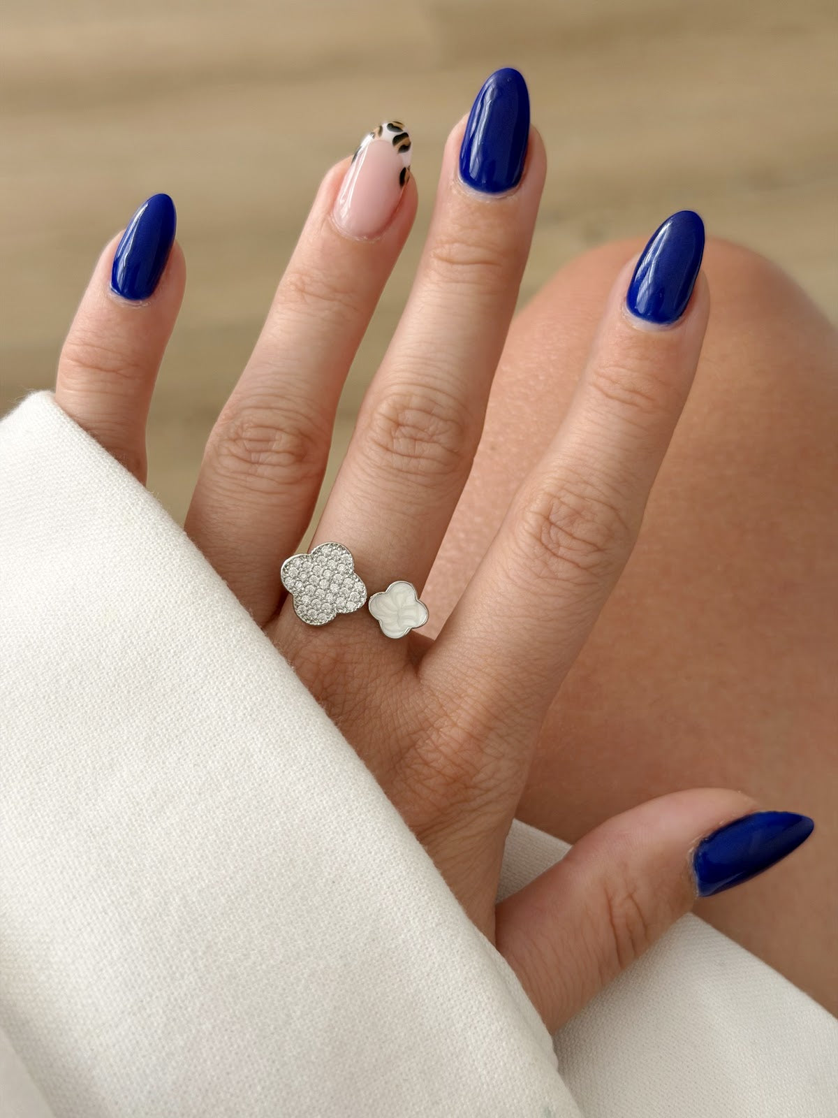 Silver CZ Pave And Mother Of Pearl Double Clover Open Ring - CW1RING00151 | Wholesale Stainless Steel Jewelry Catwalk Jewellery Europe