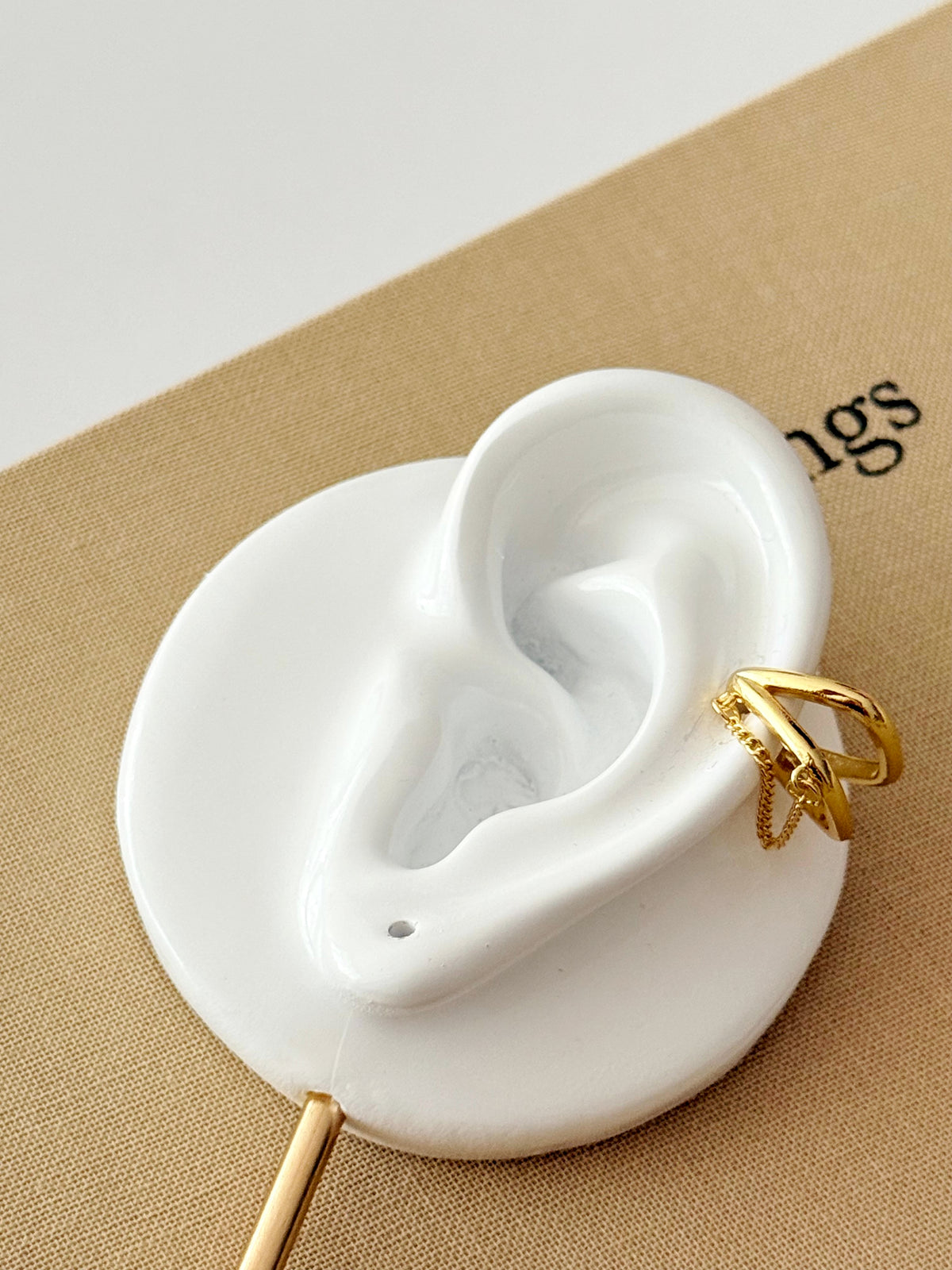 Gold V Shape Dangle Chain Ear Cuff - CW1EARCUFF0042 | Wholesale Stainless Steel Jewelry Catwalk Jewellery Europe