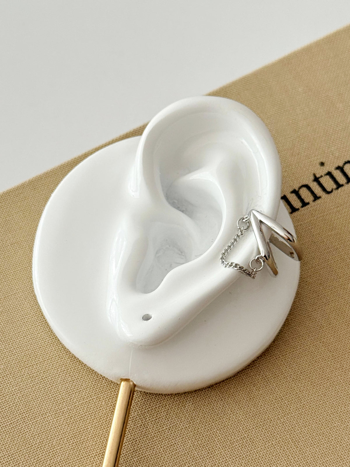 Silver V Shape Dangle Chain Ear Cuff - CW1EARCUFF0043 | Wholesale Stainless Steel Jewelry Catwalk Jewellery Europe