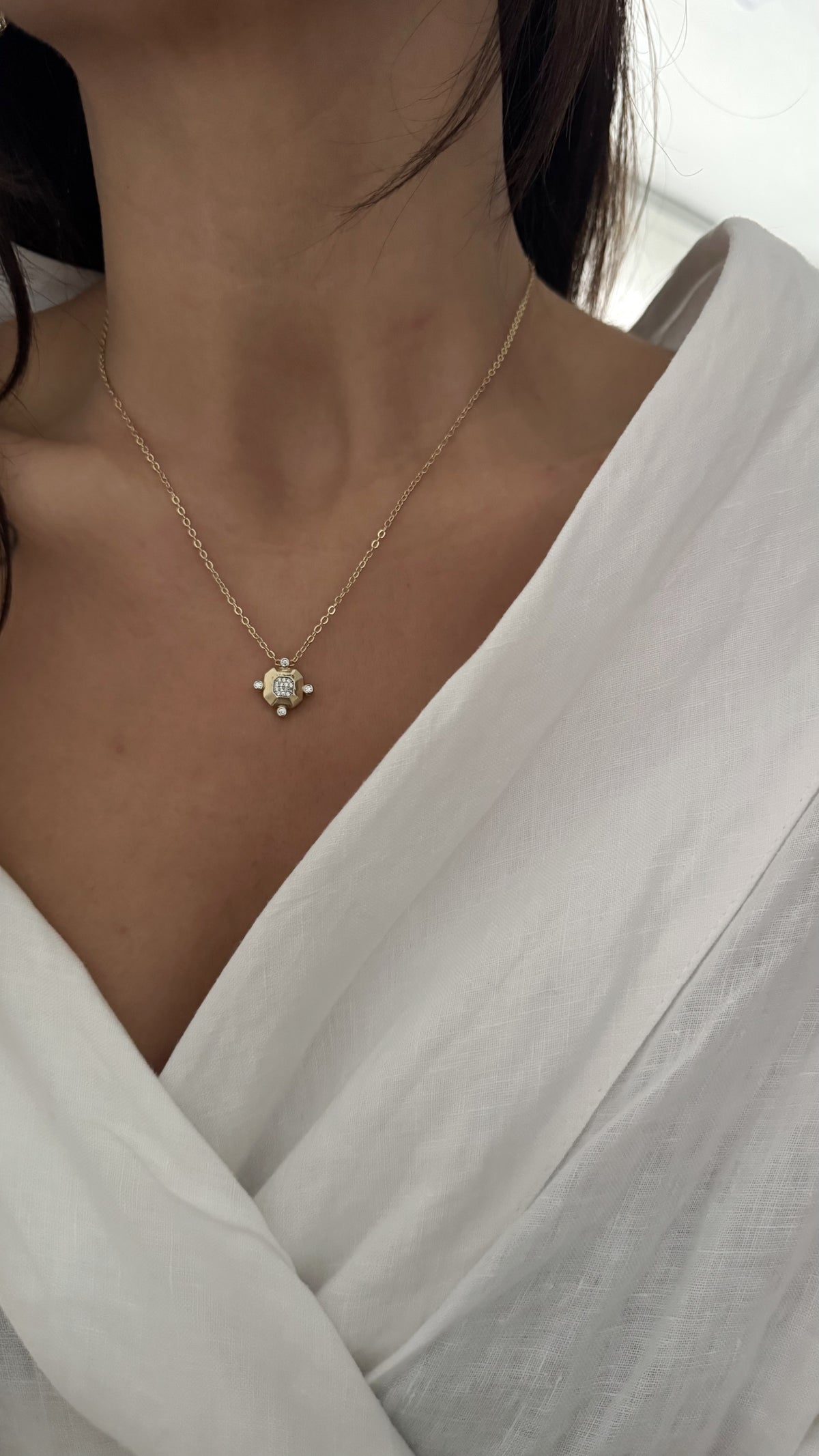 Gold CZ Pave Cushion Halo Medallion Pendant Necklace - CW1NKL0014 | Wholesale Stainless Steel Jewelry Catwalk Jewellery Europe