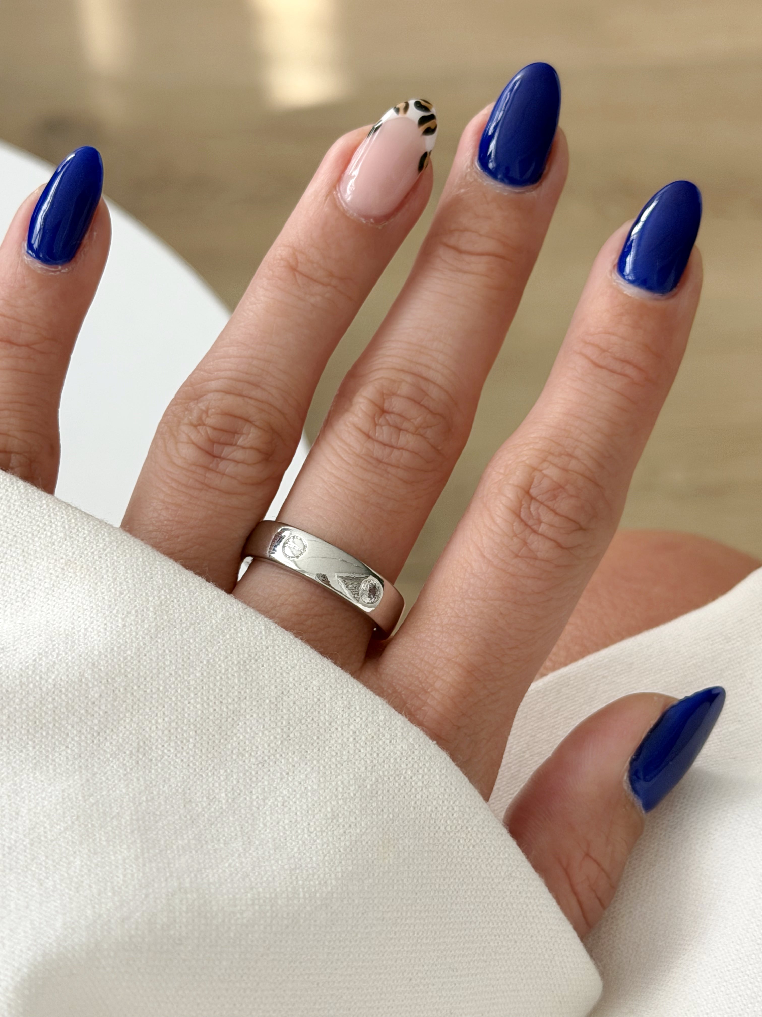 CW1RING0059-silver-flush-set-screw-motif-band-ring-catwalkjewellery wholesale jewelry RINGS Catwalk Jewellery Europe