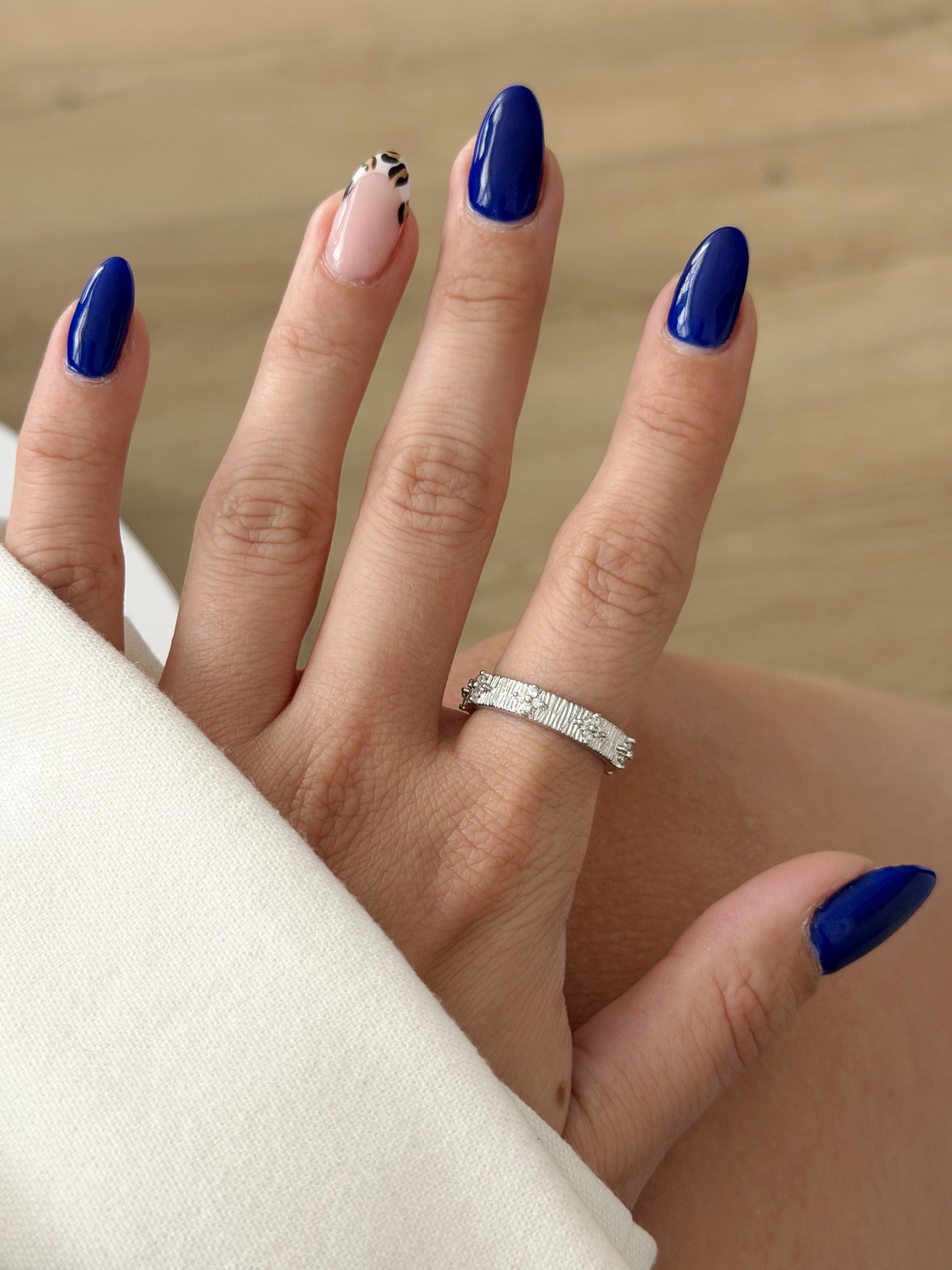CW1RING0063-silver-cz-accent-textured-etched-band-ring-catwalkjewellery wholesale jewelry RINGS Catwalk Jewellery Europe