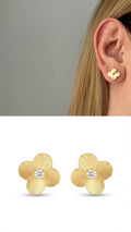 18K Gold Plated Stainless Steel Textured Flower Bezel CZ Center Stud Earrings - CW1VPEARRING00400 | Wholesale Stainless Steel Jewelry Catwalk Jewellery Europe