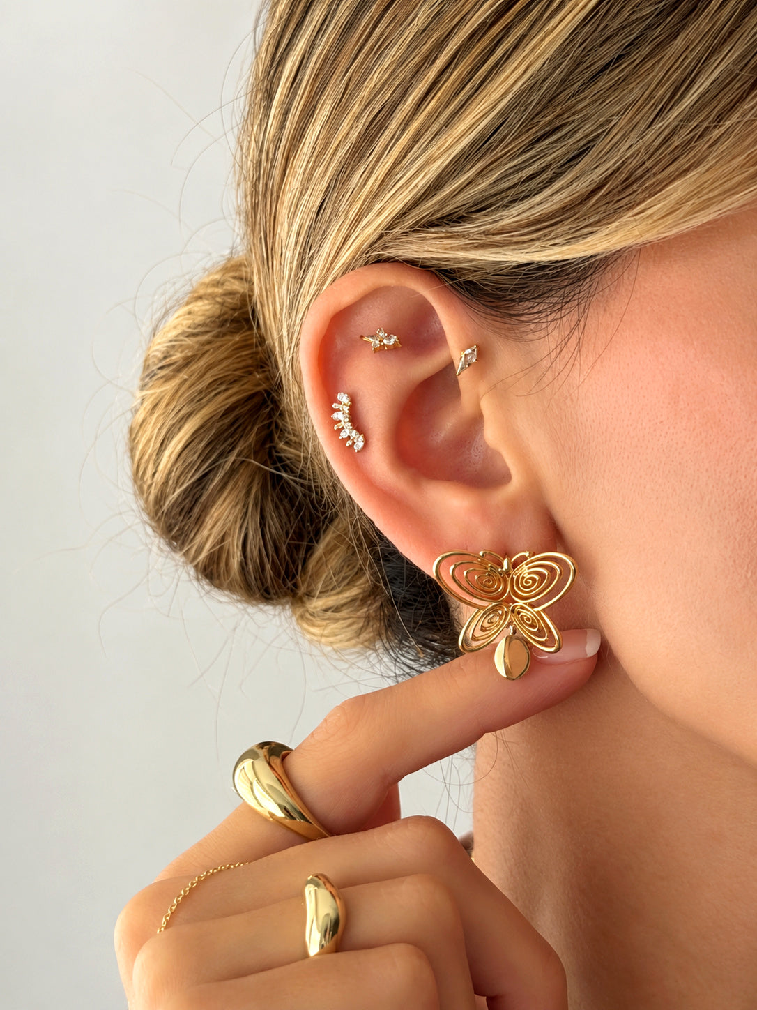 18K Gold Plated Stainless Steel Wire Swirl Butterfly Statement Stud Earrings - CW1VPEARRING00401 | Wholesale Stainless Steel Jewelry Catwalk Jewellery Europe