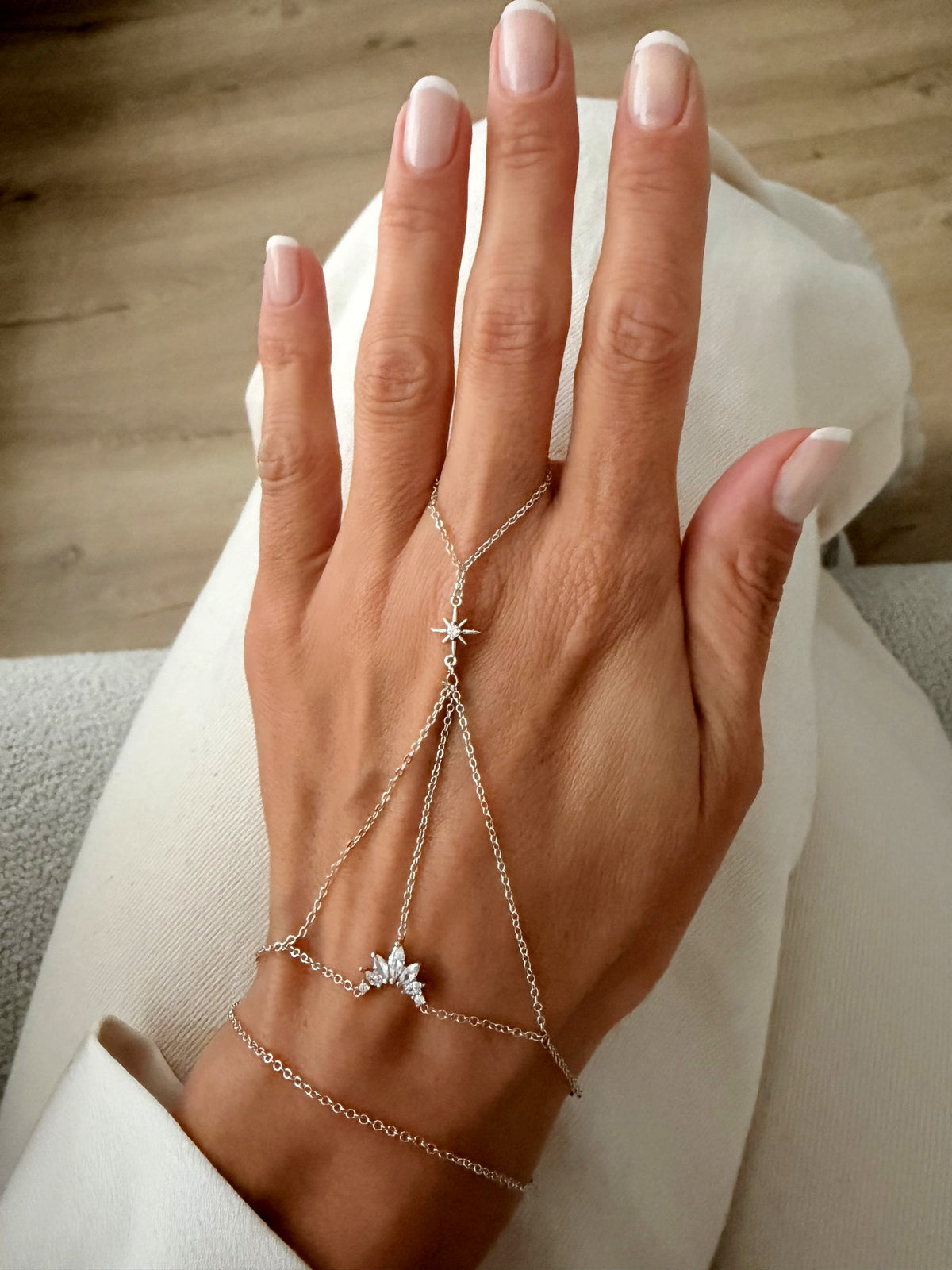Silver Blue Evil Eye Charm Hand Chain - CW1HANDCHAIN00144 | Wholesale Stainless Steel Jewelry Catwalk Jewellery Europe