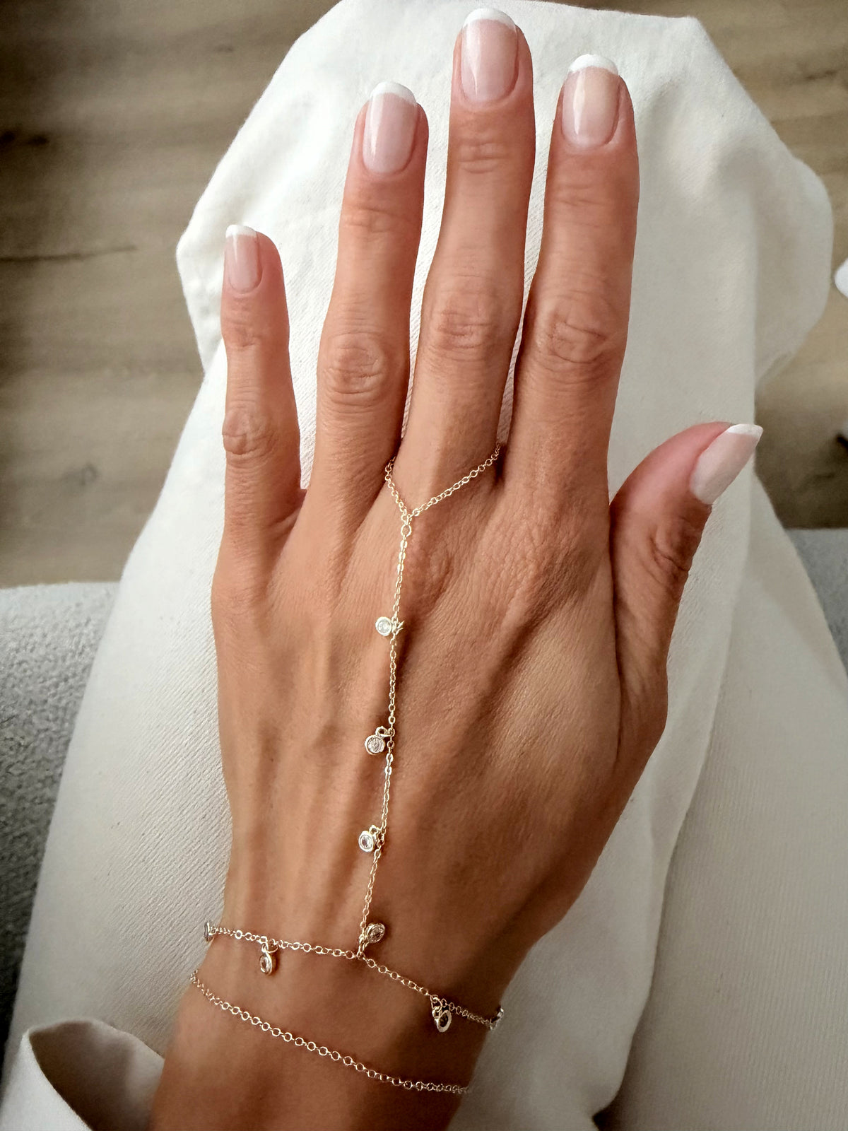 Gold Round Crystal Star Charm Hand Chain - CW1HANDCHAIN00162 | Wholesale Stainless Steel Jewelry Catwalk Jewellery Europe