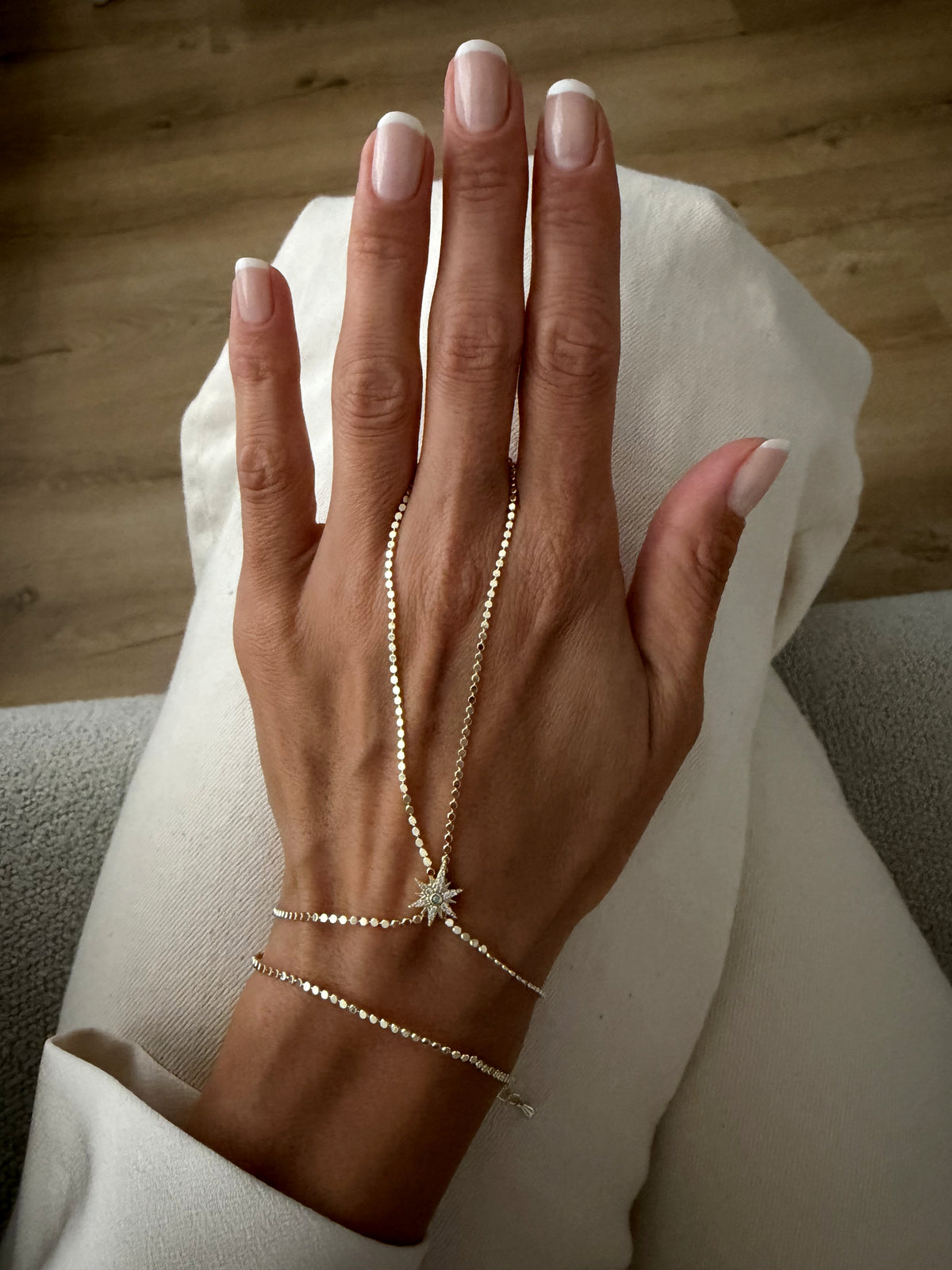 Gold Crystal Starburst Hand Chain - CW1HANDCHAIN00171 | Wholesale Stainless Steel Jewelry Catwalk Jewellery Europe