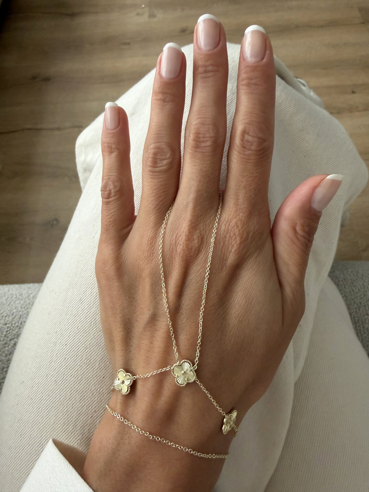 Gold Pave Geometric Star Hand Chain - CW1HANDCHAIN00173 | Wholesale Stainless Steel Jewelry Catwalk Jewellery Europe