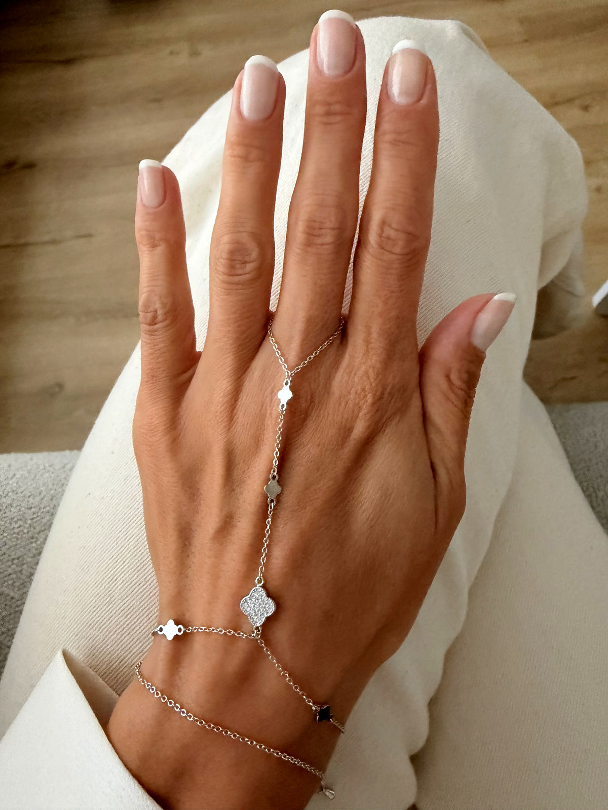Gold Triple Crystal Station Hand Chain - CW1HANDCHAIN00186 | Wholesale Stainless Steel Jewelry Catwalk Jewellery Europe