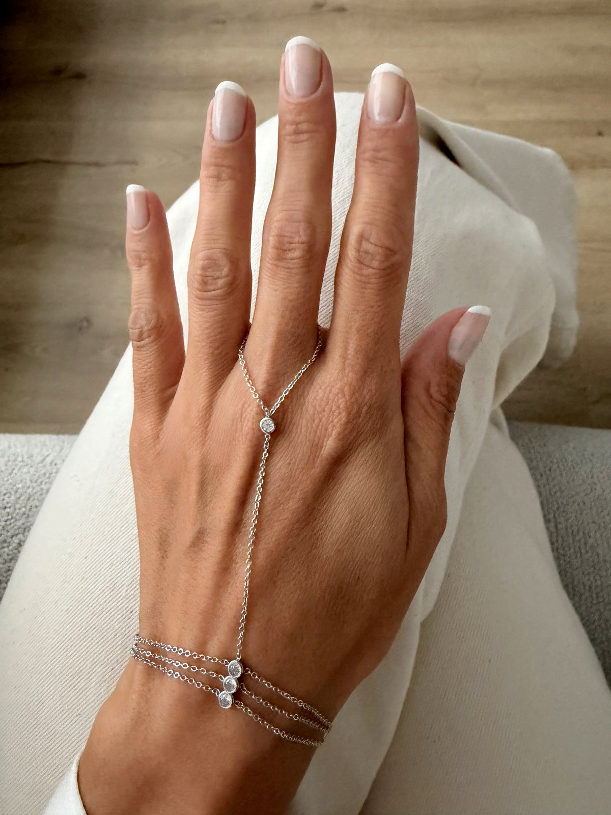 Silver Triple Round Crystal Hand Chain - CW1HANDCHAIN00187 | Wholesale Stainless Steel Jewelry Catwalk Jewellery Europe