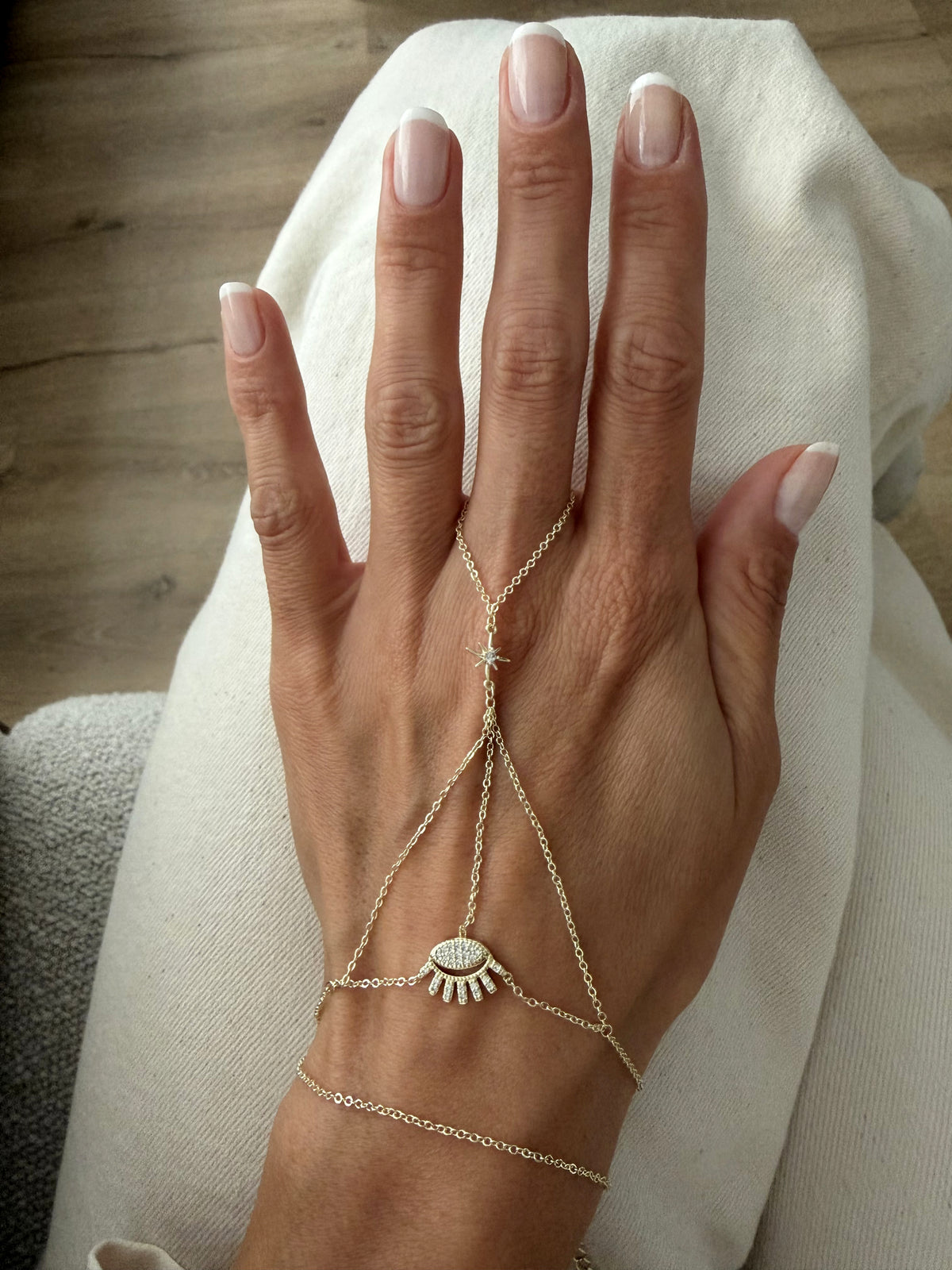 18K Gold Plated Stainless Steel Pave CZ Starburst Evil Eye Drape Hand Chain Bracelet - CW1HANDCHAIN00203 | Wholesale Stainless Steel Jewelry Catwalk Jewellery Europe