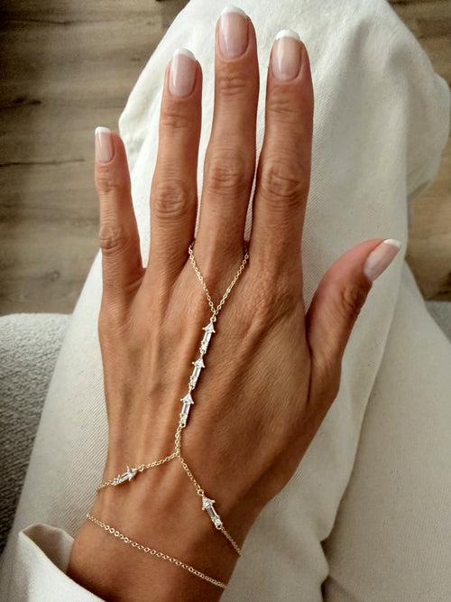 18K Gold Plated Stainless Steel Baguette CZ Arrow Station Hand Chain Bracelet - CW1HANDCHAIN00204 | Wholesale Stainless Steel Jewelry Catwalk Jewellery Europe