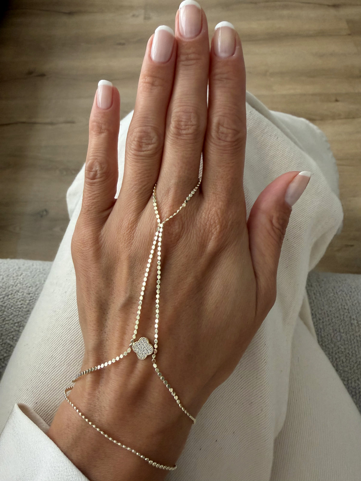 18K Gold Plated Stainless Steel Disc Sequin Pave CZ Clover Hand Chain Bracelet - CW1HANDCHAIN00223 | Wholesale Stainless Steel Jewelry Catwalk Jewellery Europe