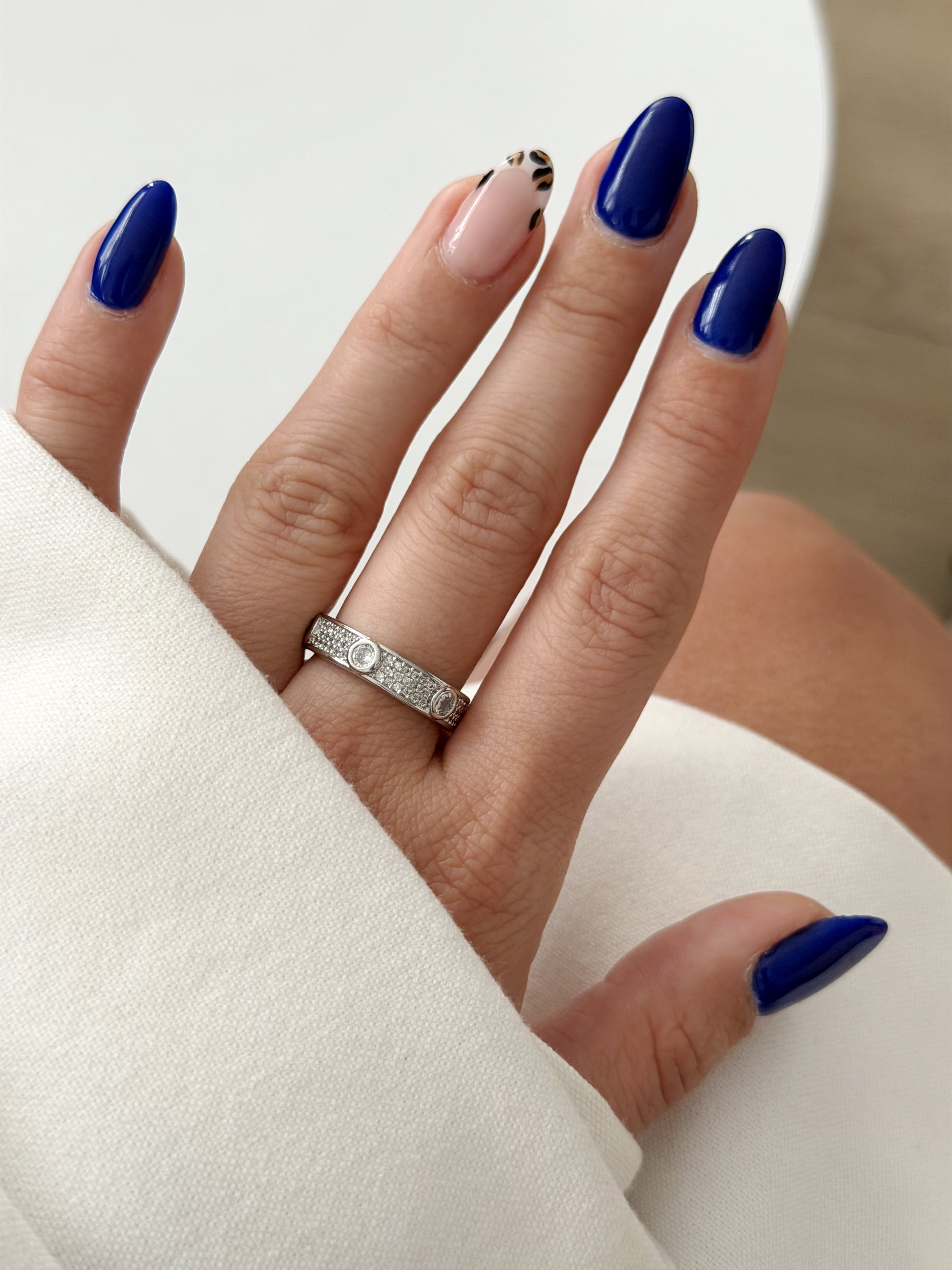 CW1RING00161-silver-cz-pave-screw-motif-band-ring-catwalkjewellery wholesale jewelry RINGS Catwalk Jewellery Europe