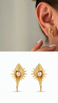 Gold Textured Spiked Conch Shell Pearl Stud Earrings - CW1VPEARNG00176 | Wholesale Stainless Steel Jewelry Catwalk Jewellery Europe