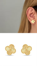 18K Gold Plated Stainless Steel Guilloche Four Leaf Clover Center Bead Stud Earrings - CW1VPEARRING00411 | Wholesale Stainless Steel Jewelry Catwalk Jewellery Europe