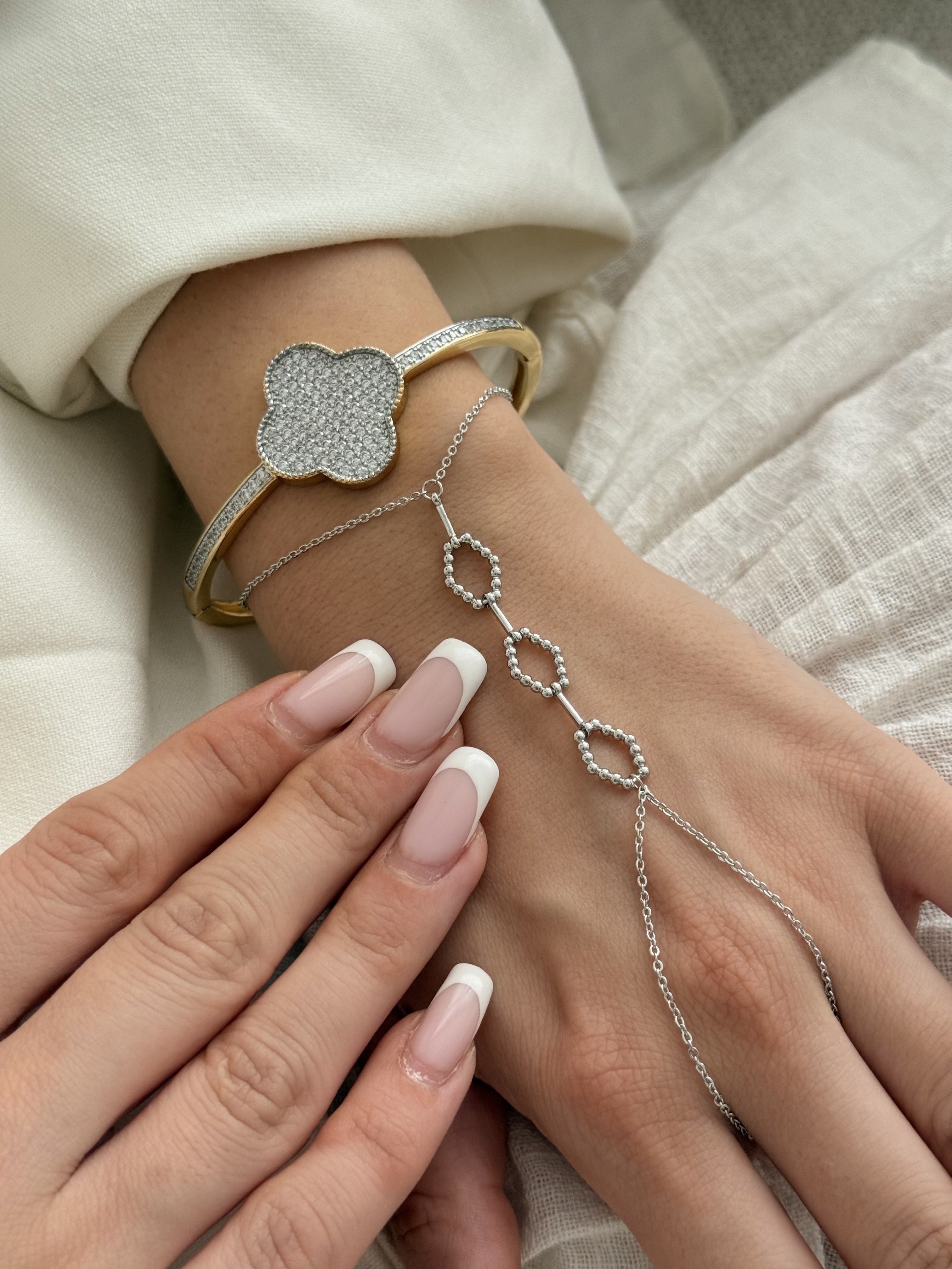 MY1VPHNDC0022 gold-hand-chain-stainless-steel-waterproof-trendy-wholesale-myaccessories wholesale jewelry HAND CHAINS  Catwalk Jewellery Europe