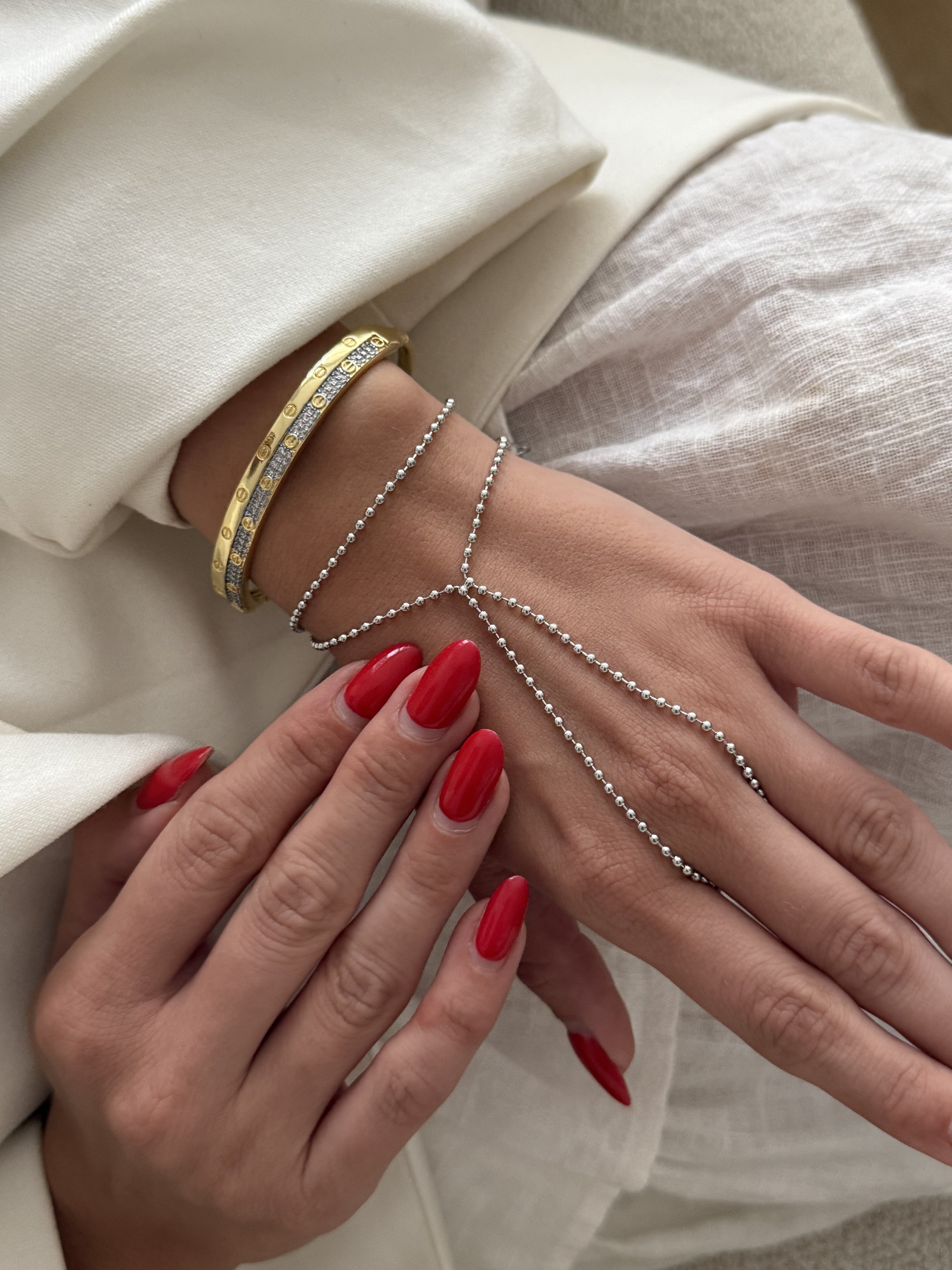 MY1VPHNDC0025 gold-hand-chain-stainless-steel-waterproof-trendy-wholesale-myaccessories wholesale jewelry HAND CHAINS  Catwalk Jewellery Europe