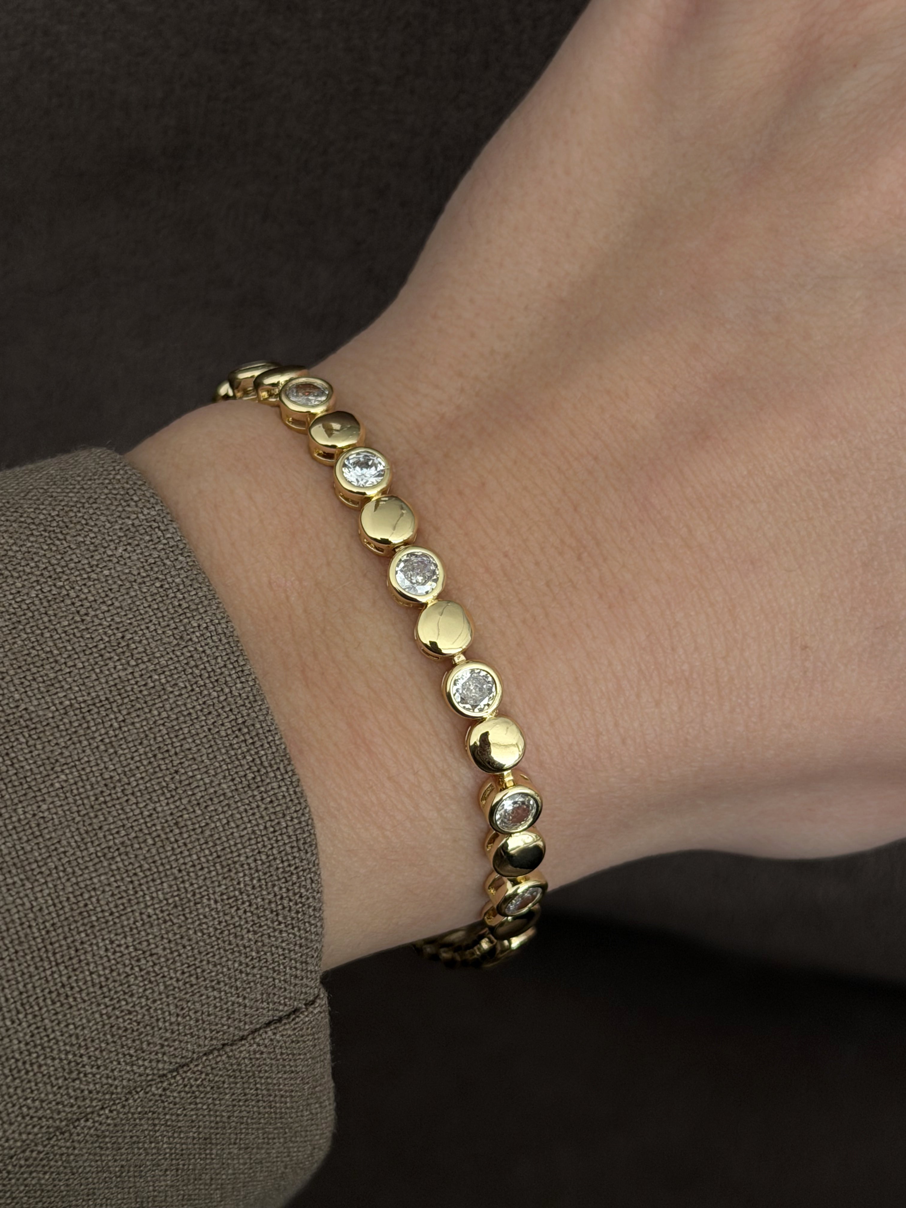 CW1VPBRCLT0023-gold-alternating-bezel-set-cz-and-disc-bracelet-catwalkjewellery wholesale jewelry BRACELETS  Catwalk Jewellery Europe