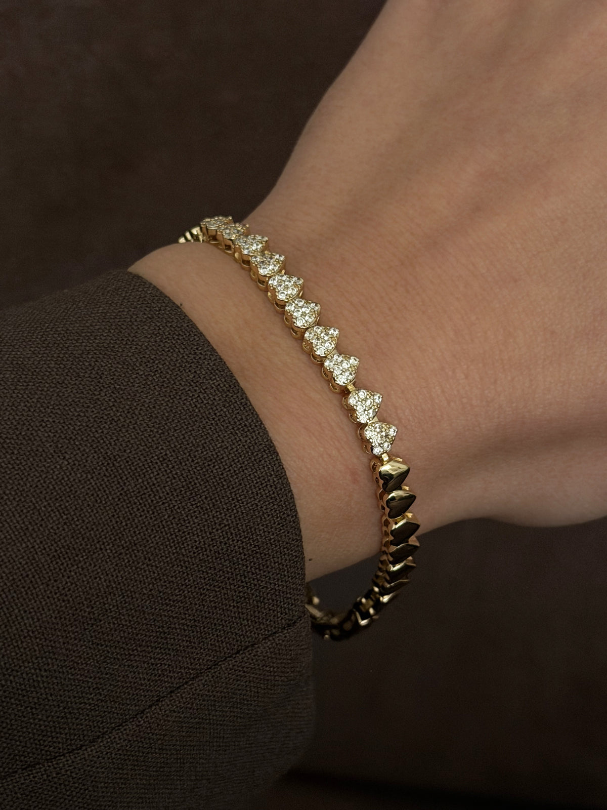 CW1VPBRCLT0037-gold-pave-and-polished-heart-motif-tennis-bracelet-catwalkjewellery wholesale jewelry BRACELETS  Catwalk Jewellery Europe