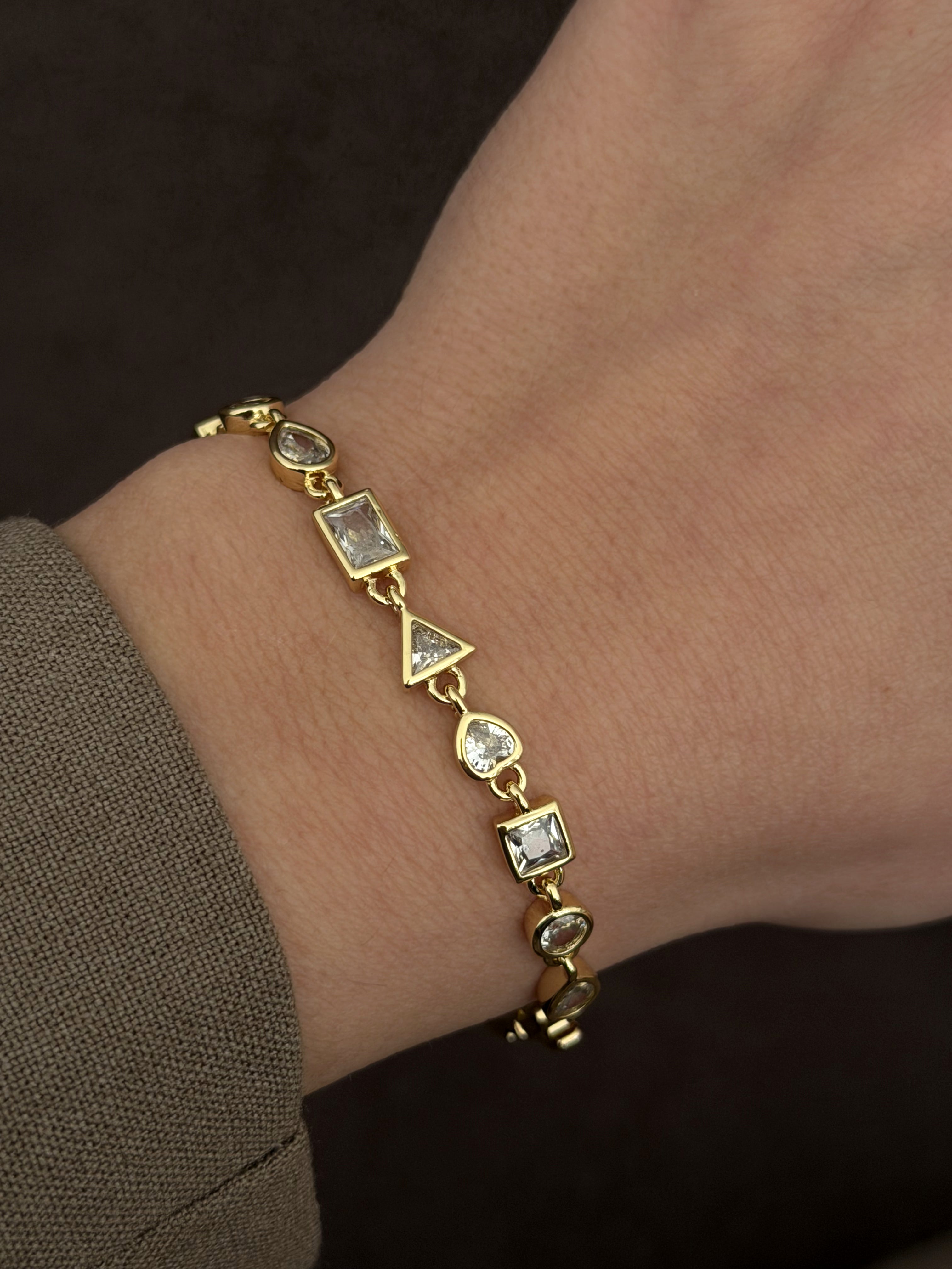 CW1VPBRCLT0059-gold-clear-mixed-geometric-cut-cz-station-bracelet-catwalkjewellery wholesale jewelry BRACELETS  Catwalk Jewellery Europe