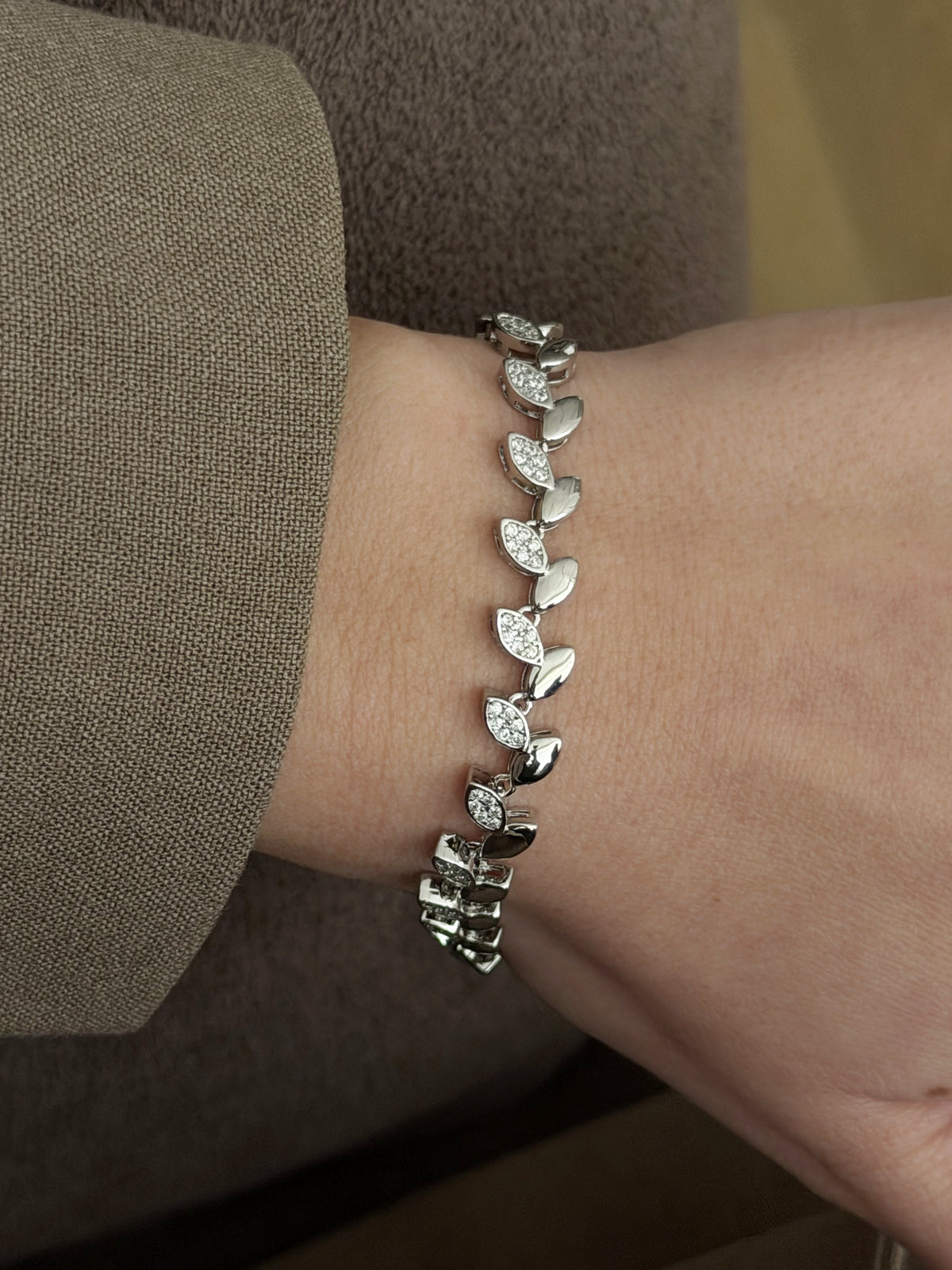 CW1VPBRCLT00107-silver-cz-pave-leaf-link-bracelet-catwalkjewellery wholesale jewelry BRACELETS  Catwalk Jewellery Europe