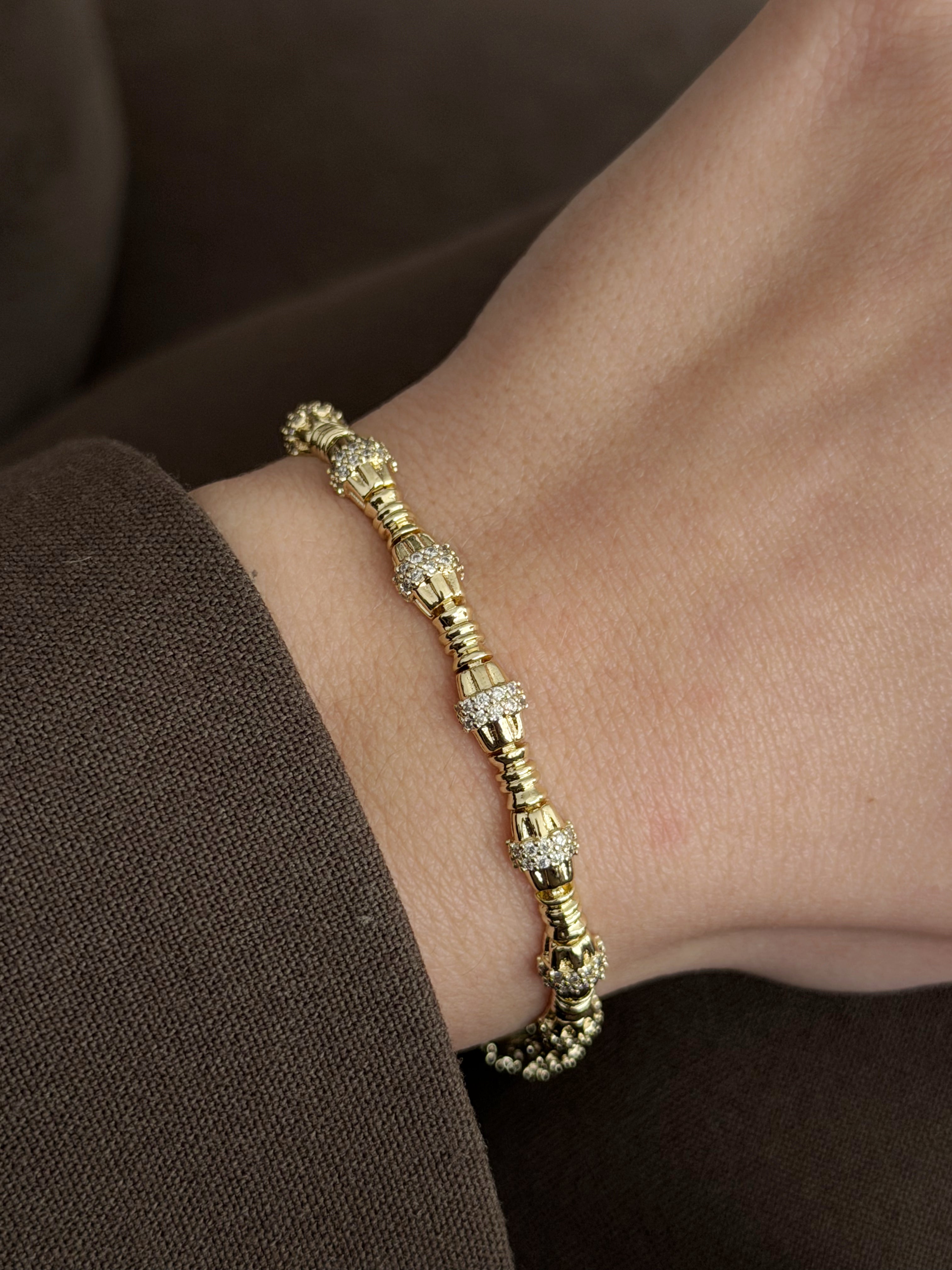 CW1VPBRCLT00117-gold-cz-pave-ribbed-cylindrical-bar-link-bracelet-catwalkjewellery wholesale jewelry BRACELETS  Catwalk Jewellery Europe