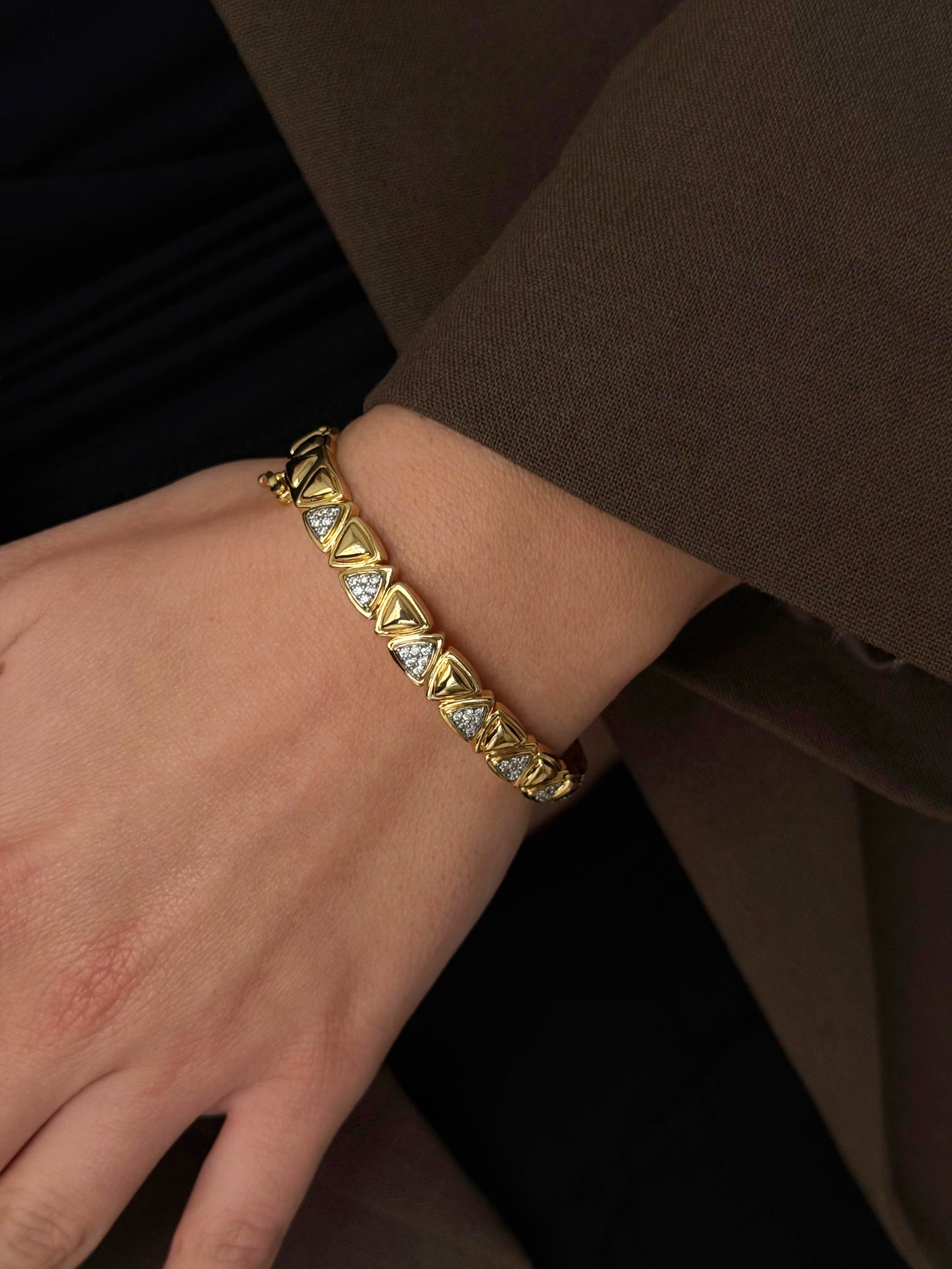 MY1VPHCUFF0046 gold-cuff-bracelet-stainless-steel-waterproof-minimalist-wholesale-myaccessories wholesale jewelry CUFF BRACELETS Catwalk Jewellery Europe