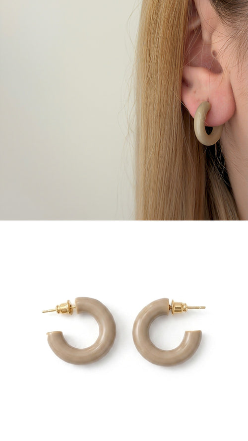 Beige Enamel Thick C Hoop Earrings wholesale jewelry VIP 14K EARRINGS  Catwalk Jewellery Europe