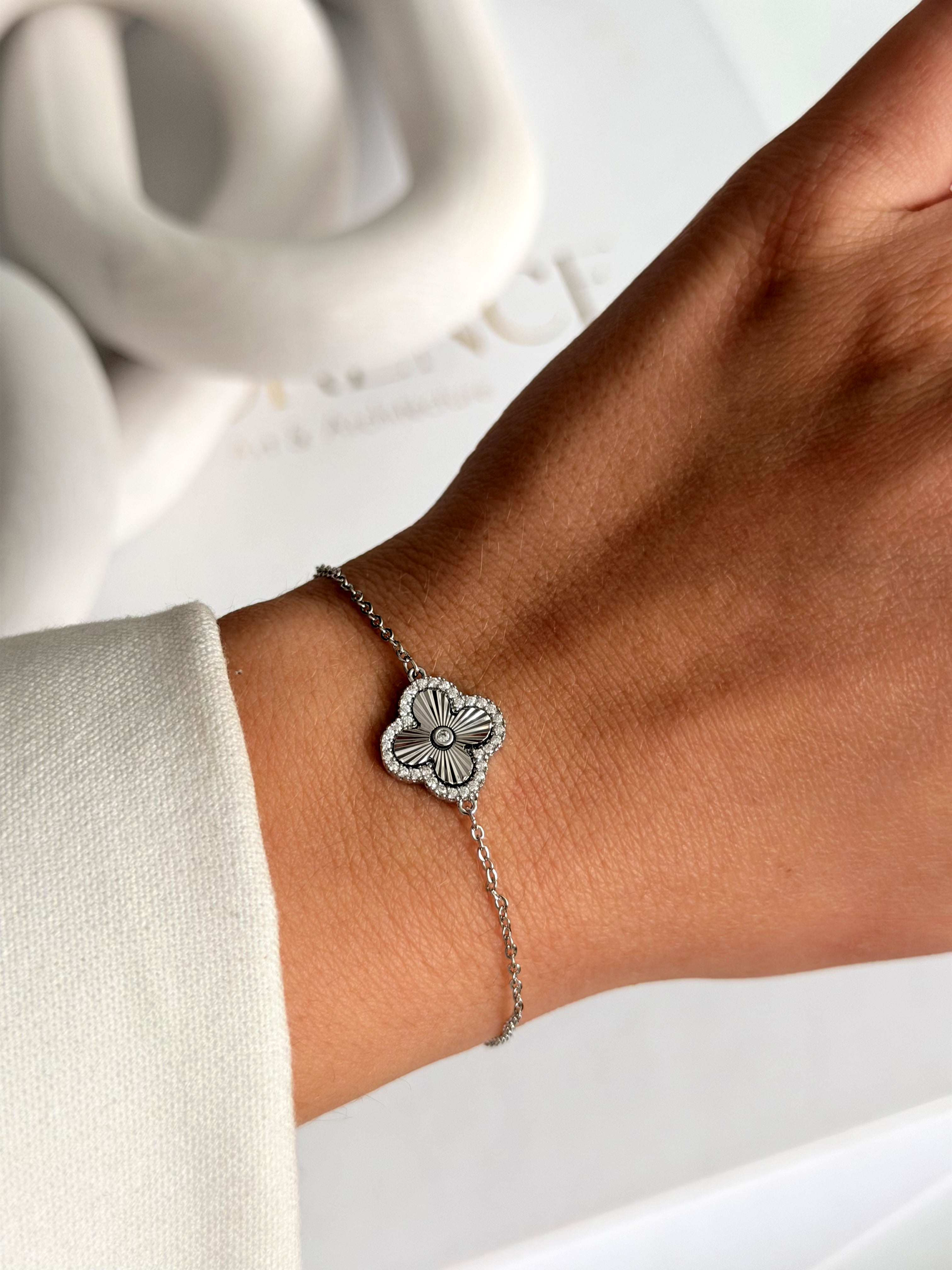 Silver Cz Pave Ribbed Clover Motif Chain Bracelet wholesale jewelry BRACELETS  Catwalk Jewellery Europe